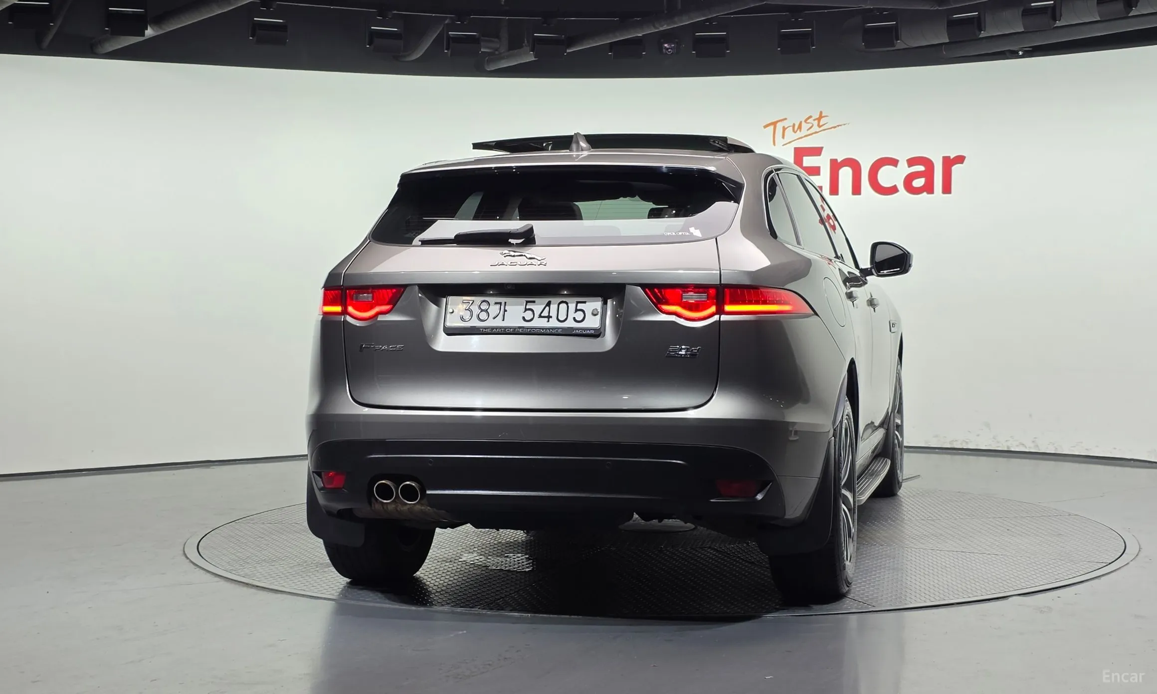 Jaguar F-PACE превью 4