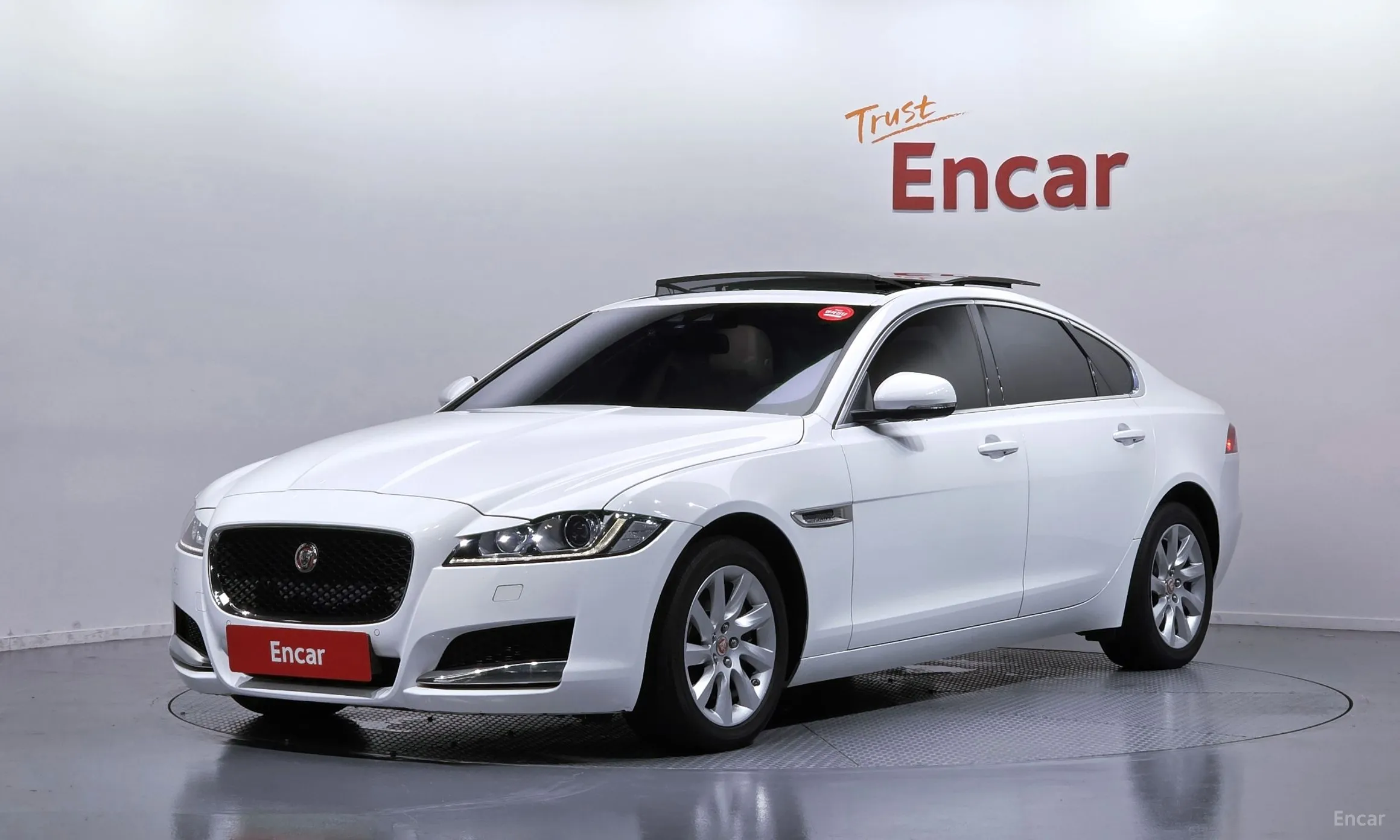 Jaguar XF (x260)