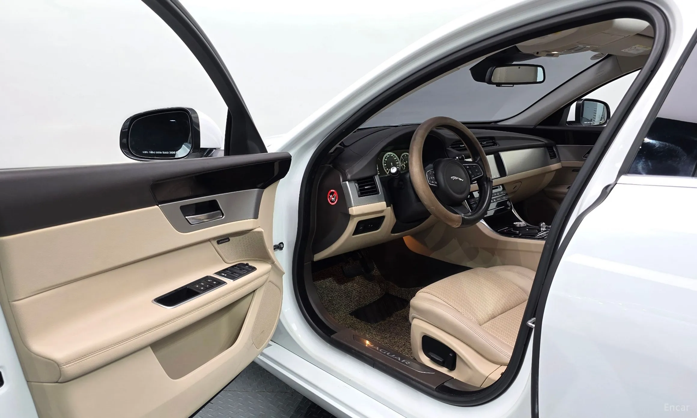 Jaguar XF (x260) превью 10