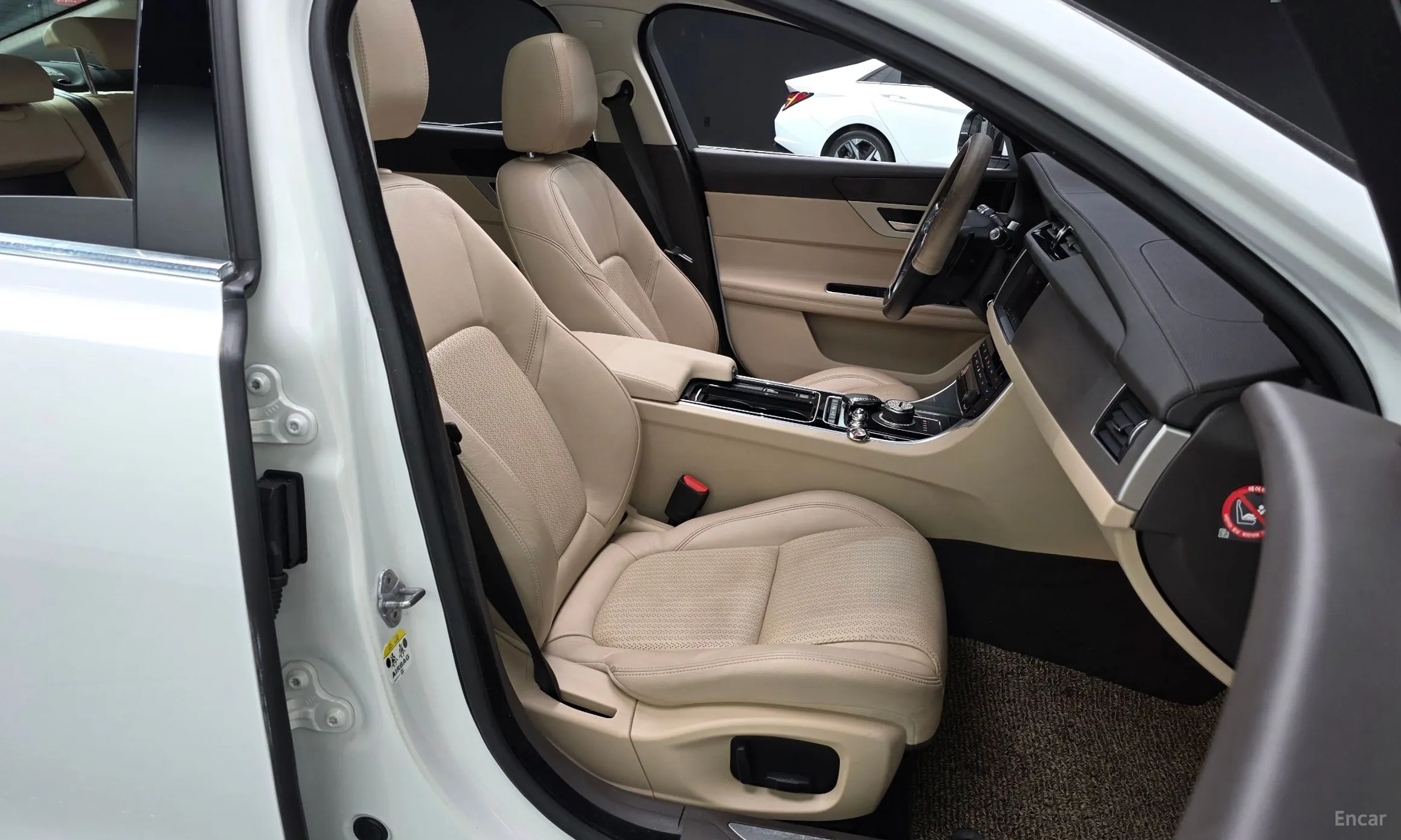 Jaguar XF (x260) превью 11