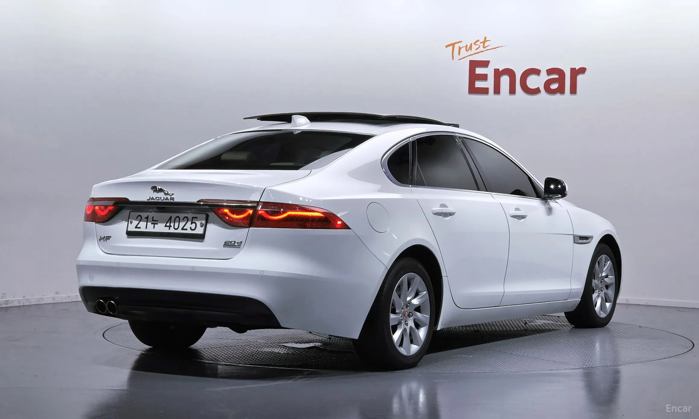 Jaguar XF (x260)