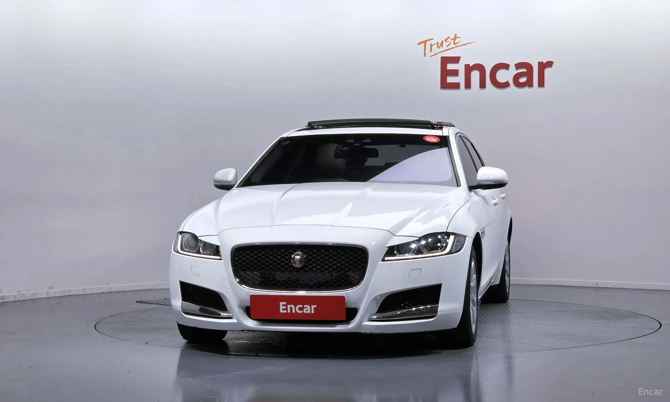 Jaguar XF (x260) превью 3