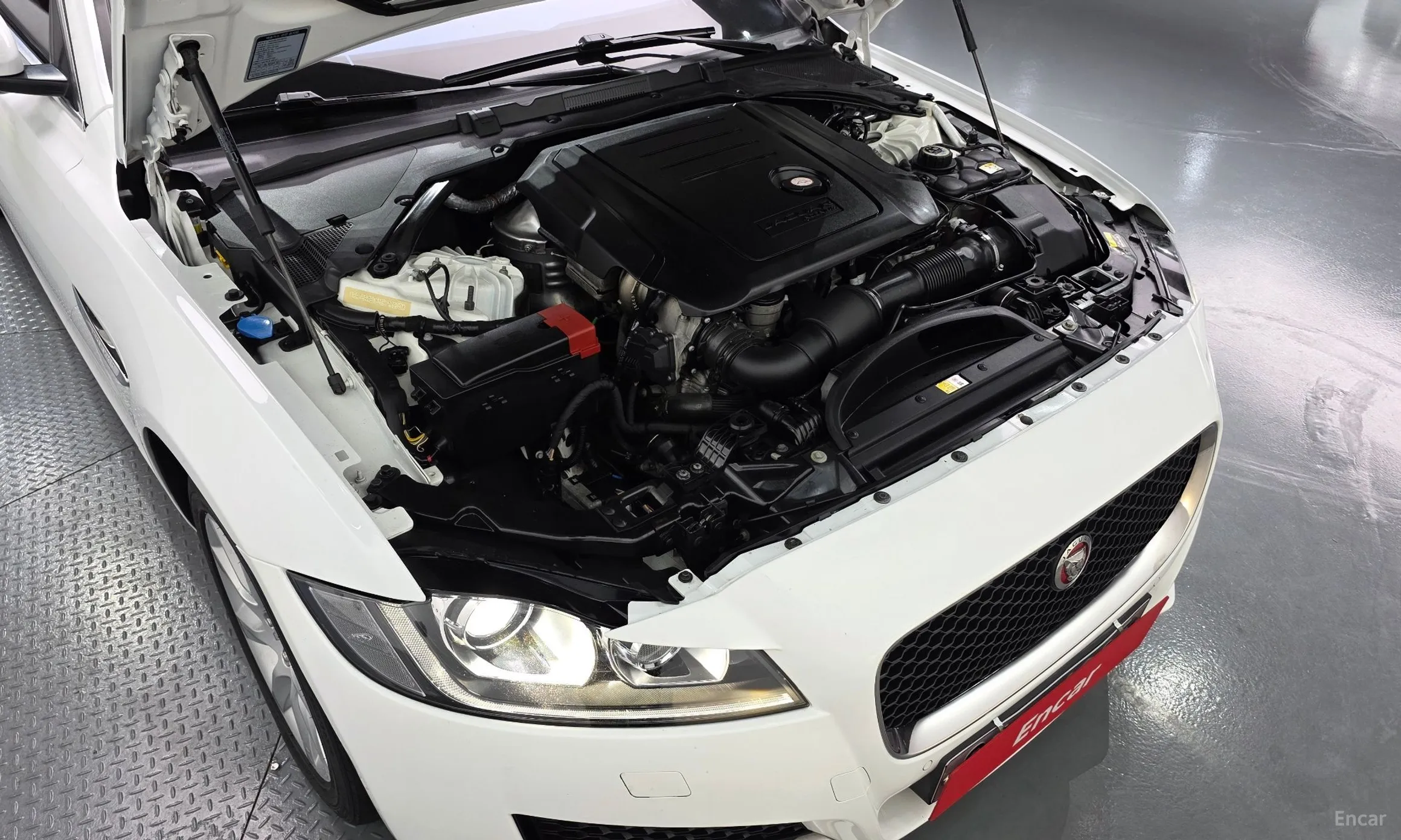 Jaguar XF (x260) превью 6
