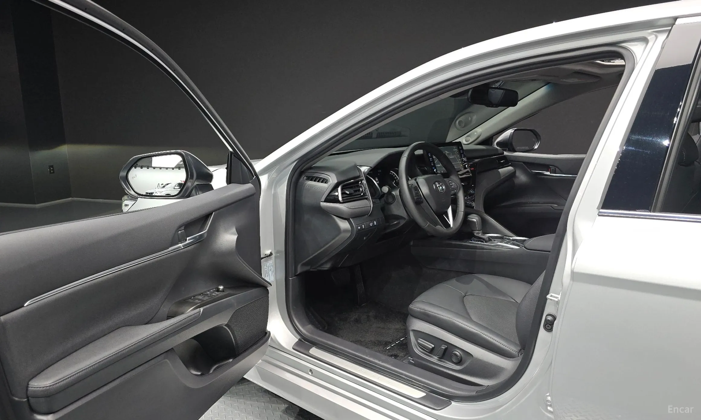 Toyota Camry (XV70) превью 10