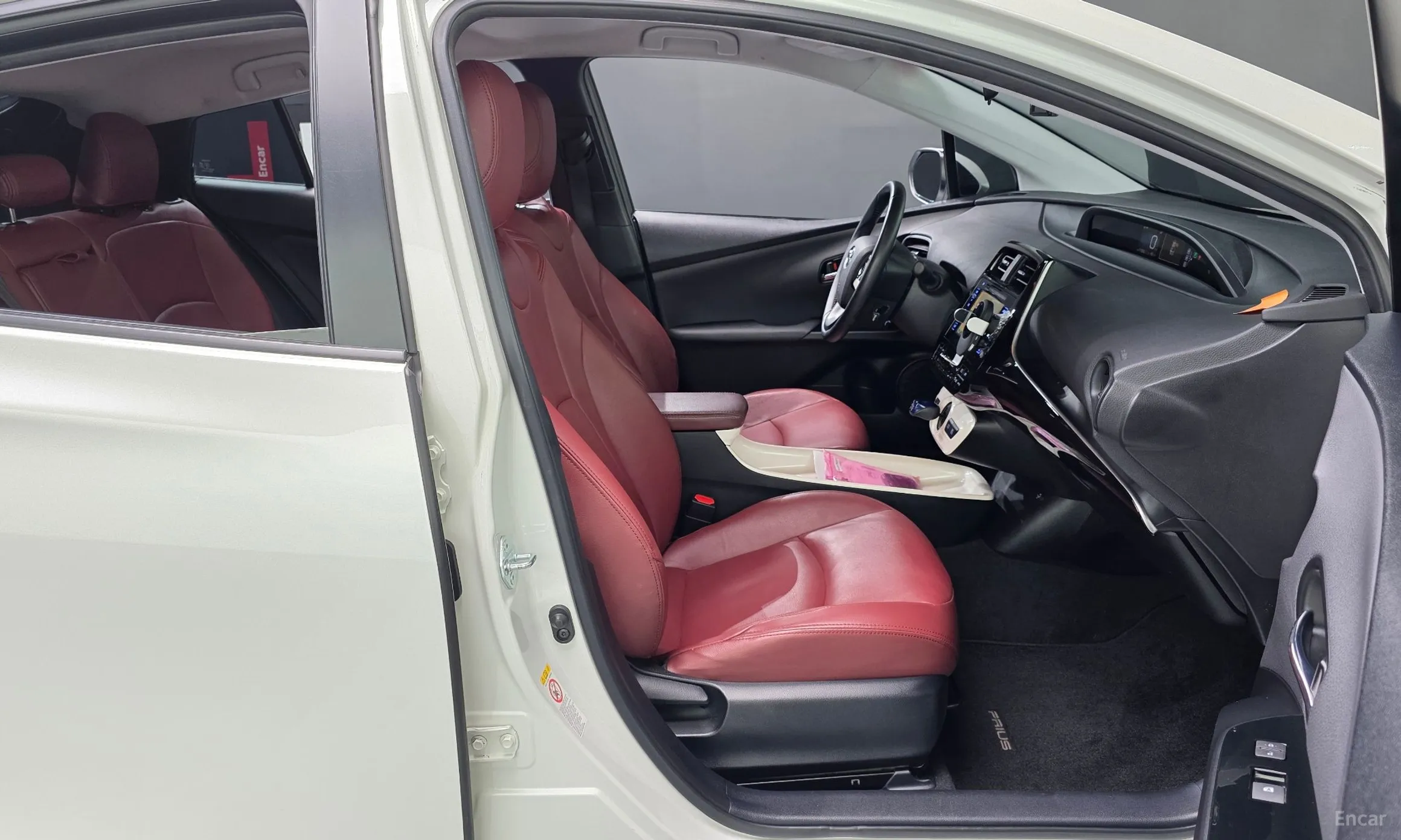 Toyota Prius 4th Generation превью 11