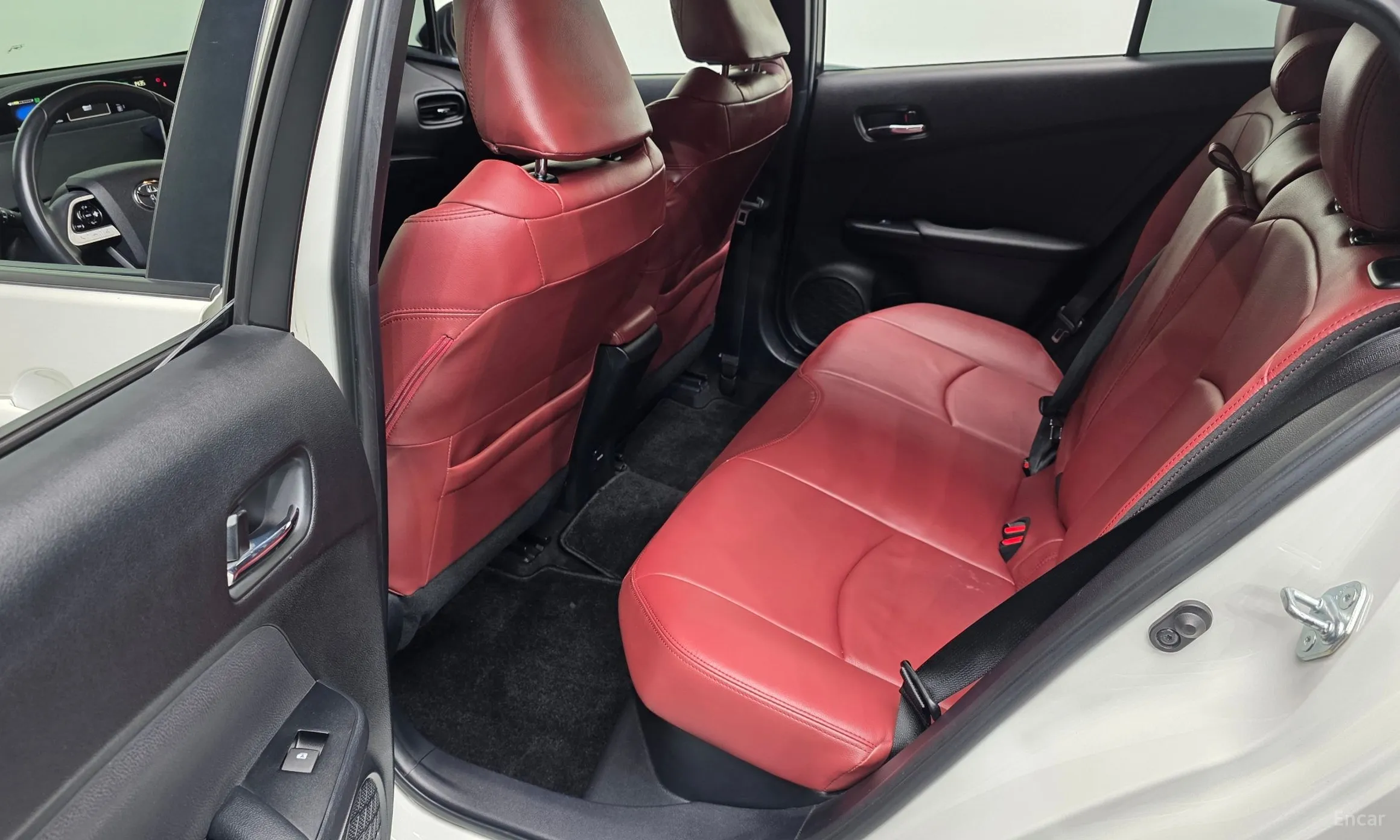 Toyota Prius 4th Generation превью 12