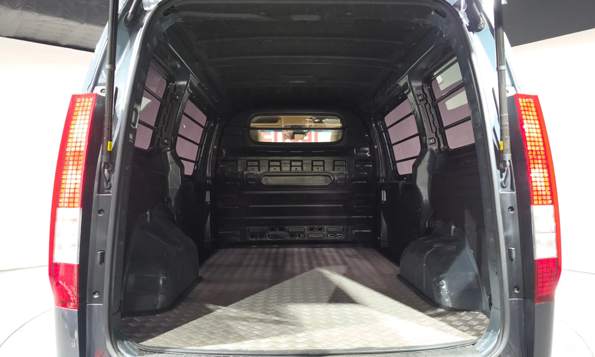 Hyundai Staria превью 18