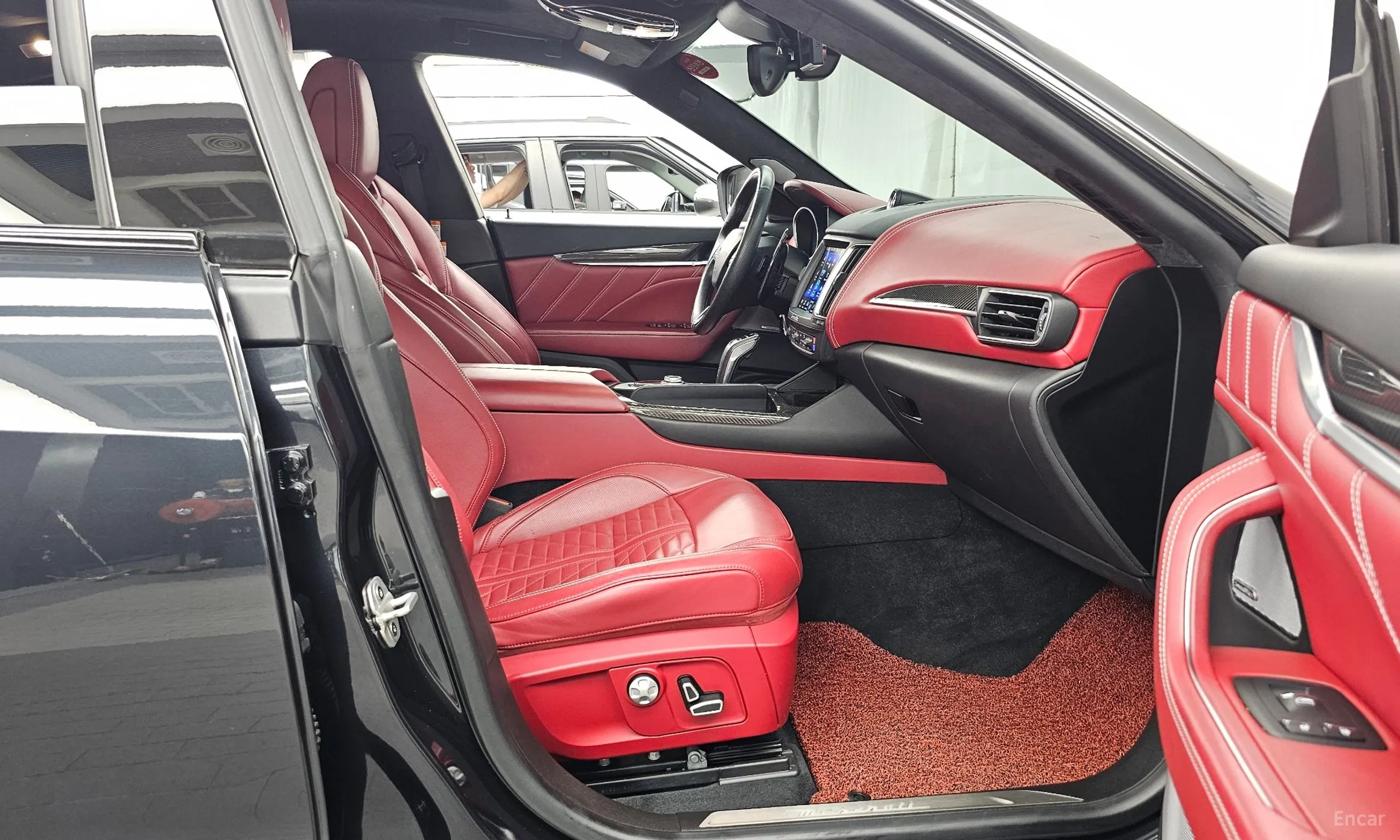 Maserati Levante превью 11
