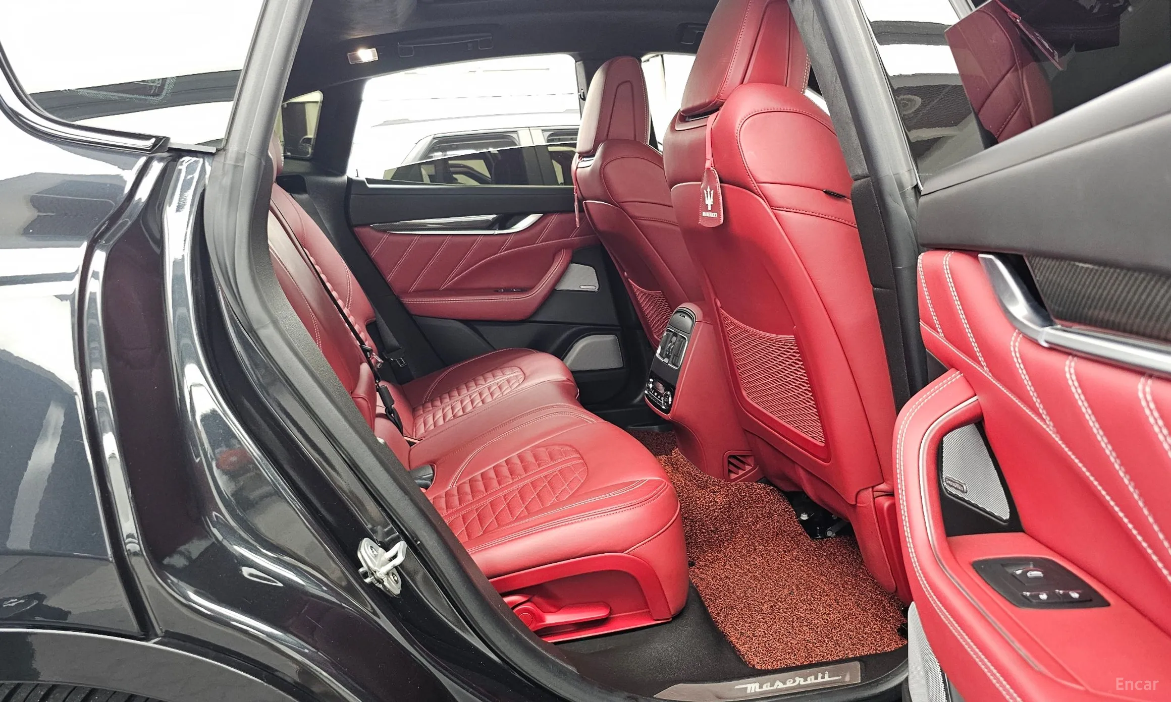 Maserati Levante превью 12