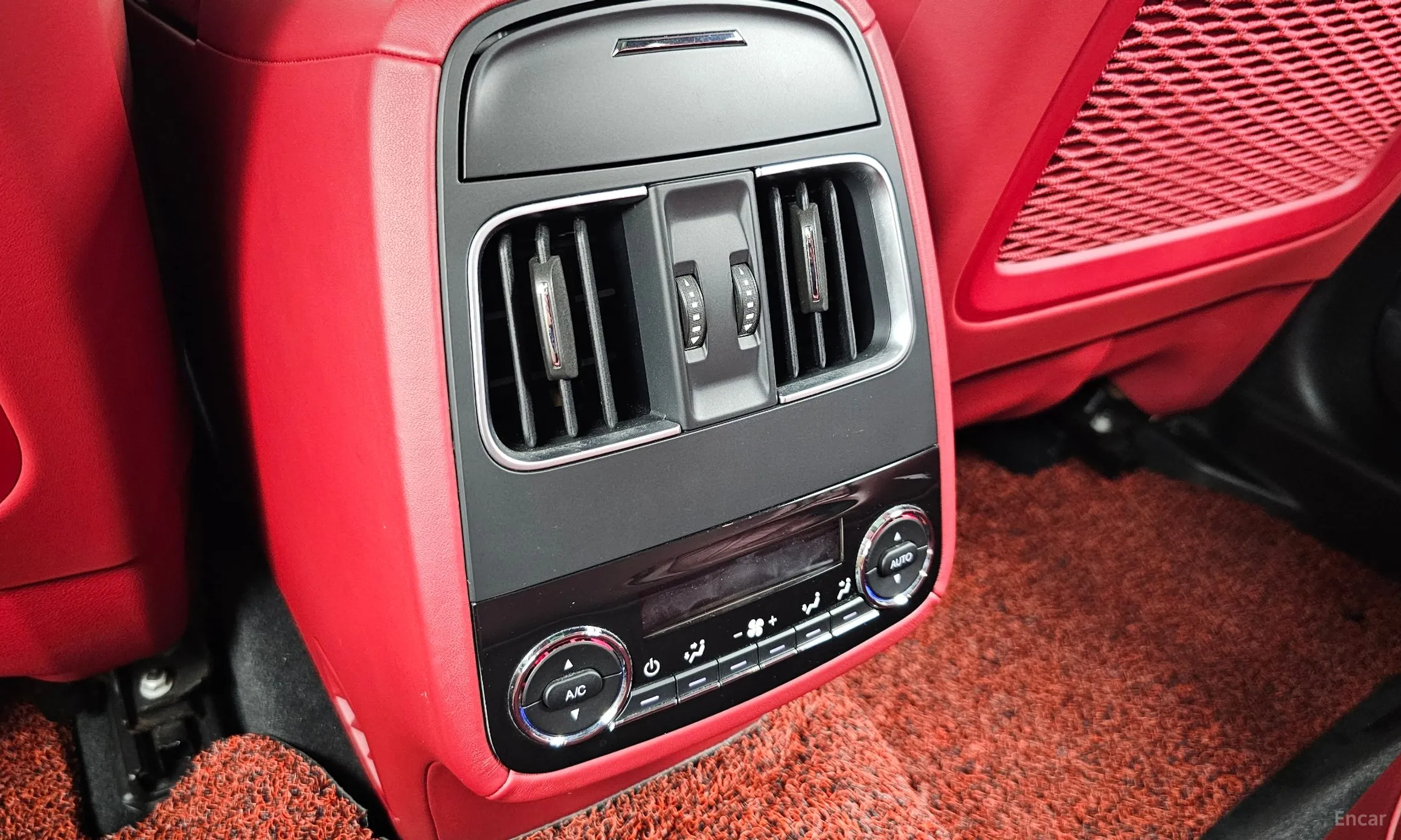 Maserati Levante превью 19