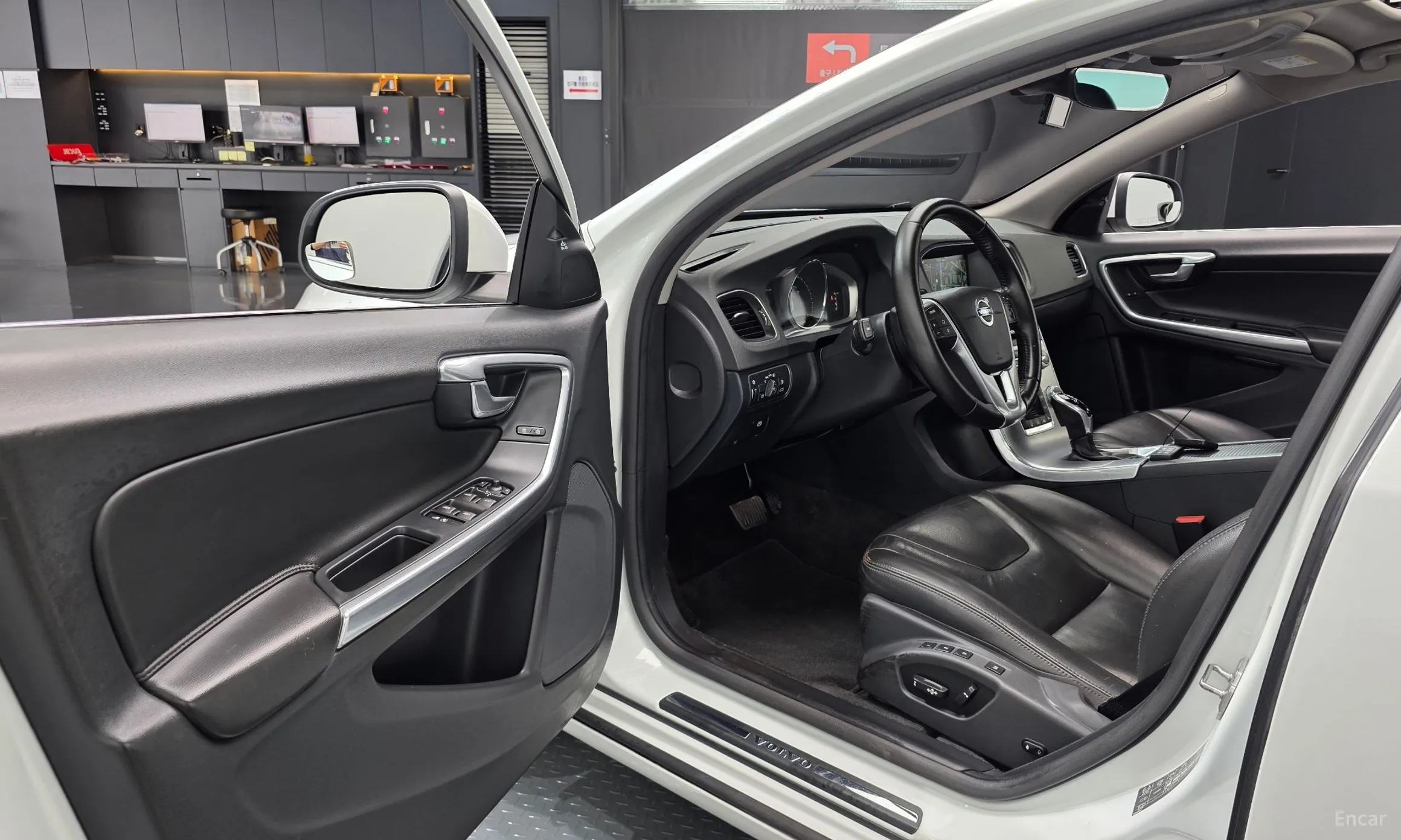 Volvo V60 превью 10