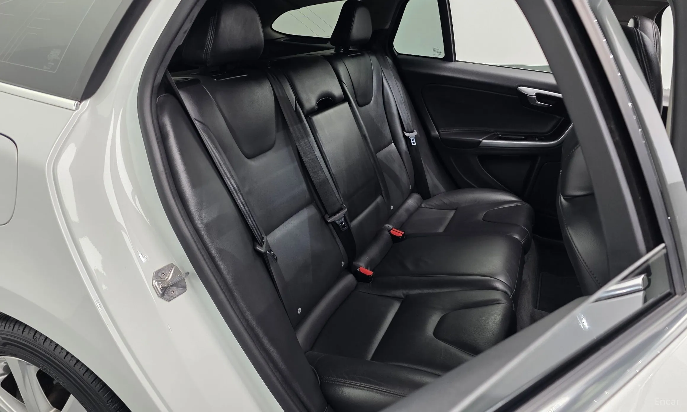 Volvo V60 превью 11