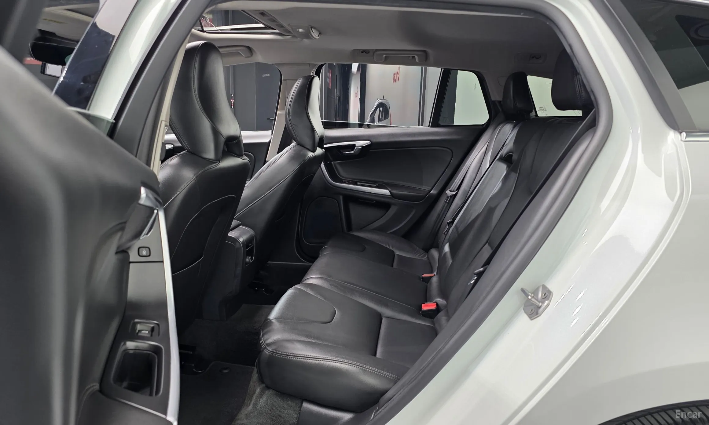 Volvo V60 превью 12