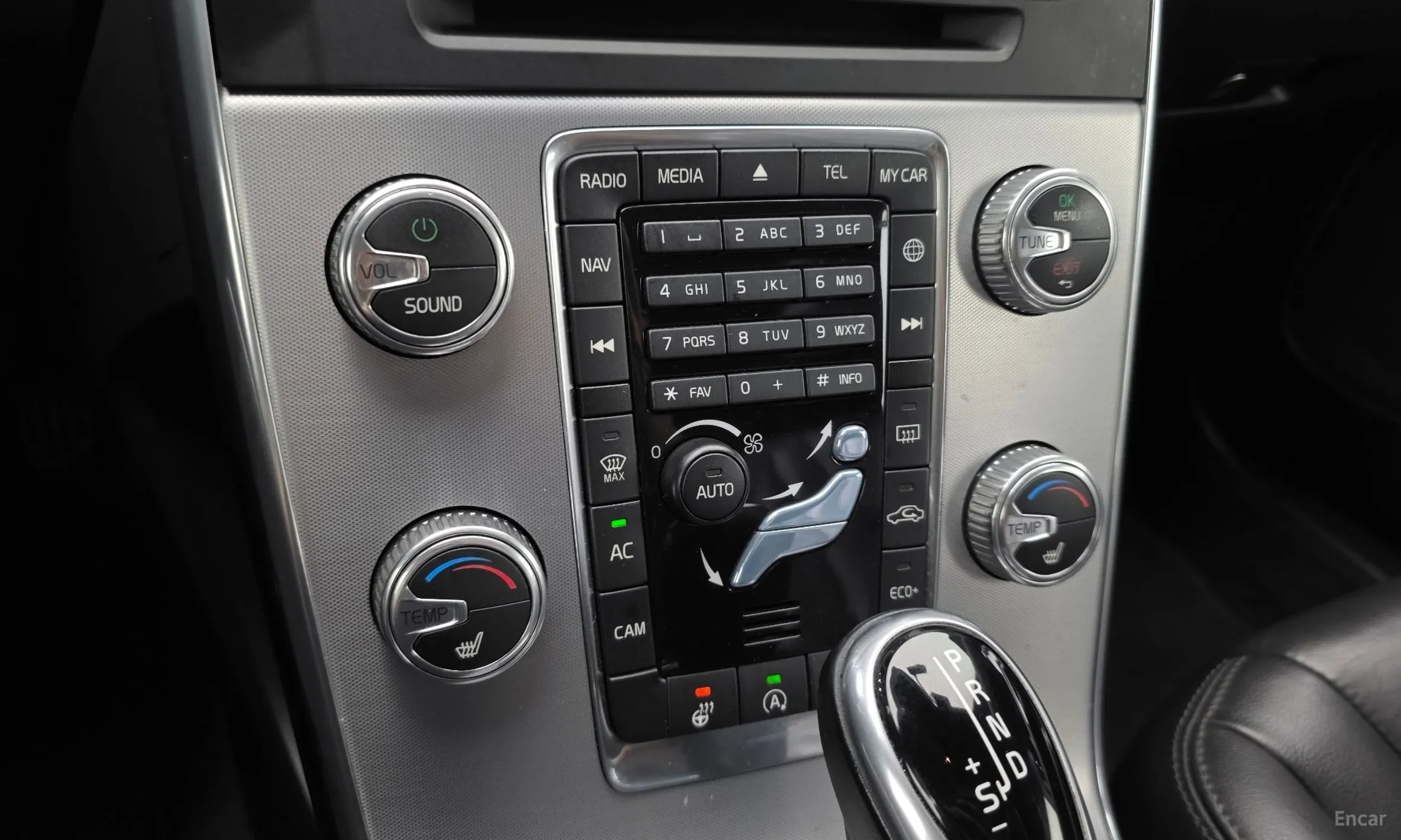 Volvo V60 превью 17