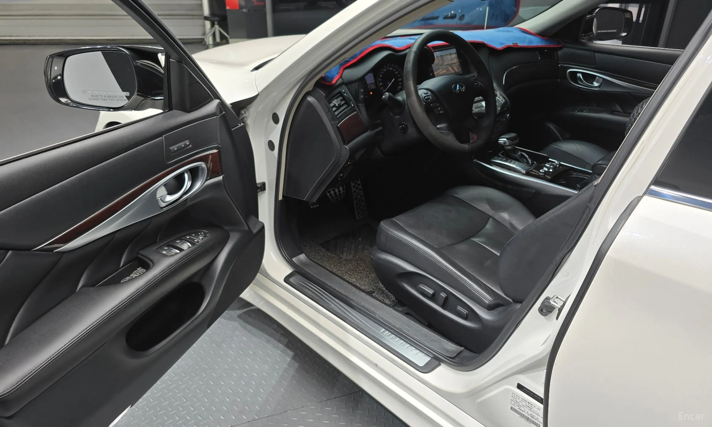 Infiniti Q70 превью 10