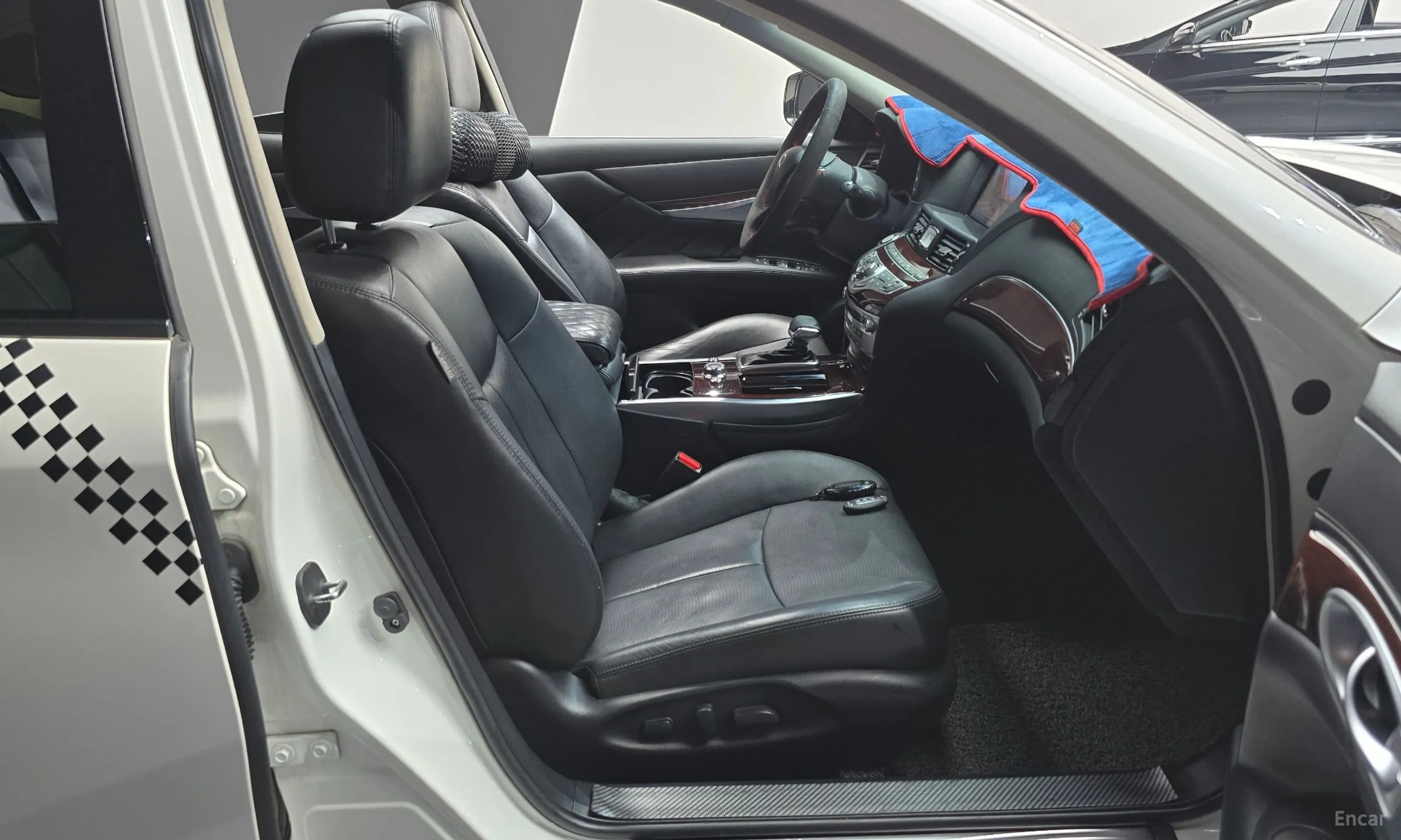 Infiniti Q70 превью 11