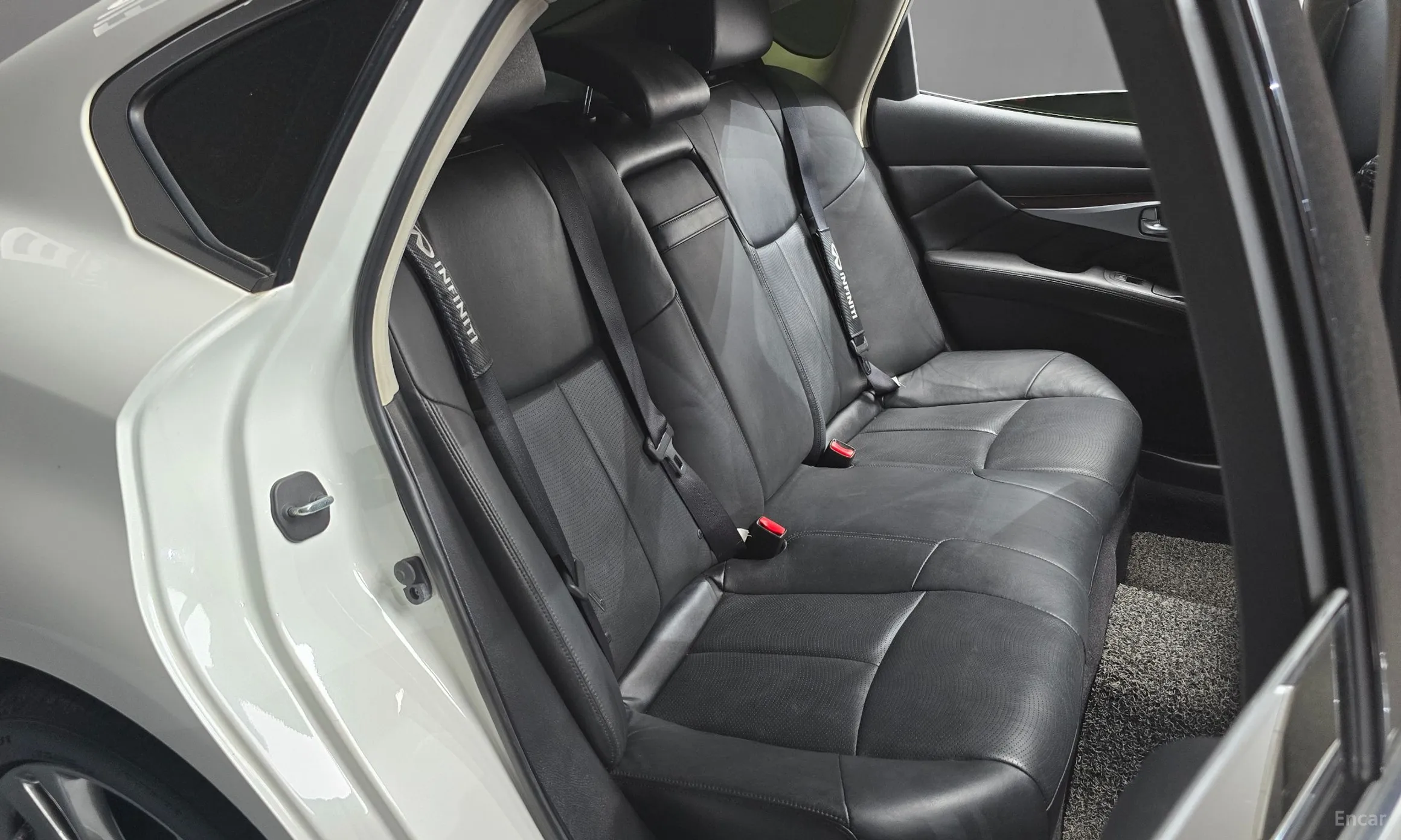 Infiniti Q70 превью 12