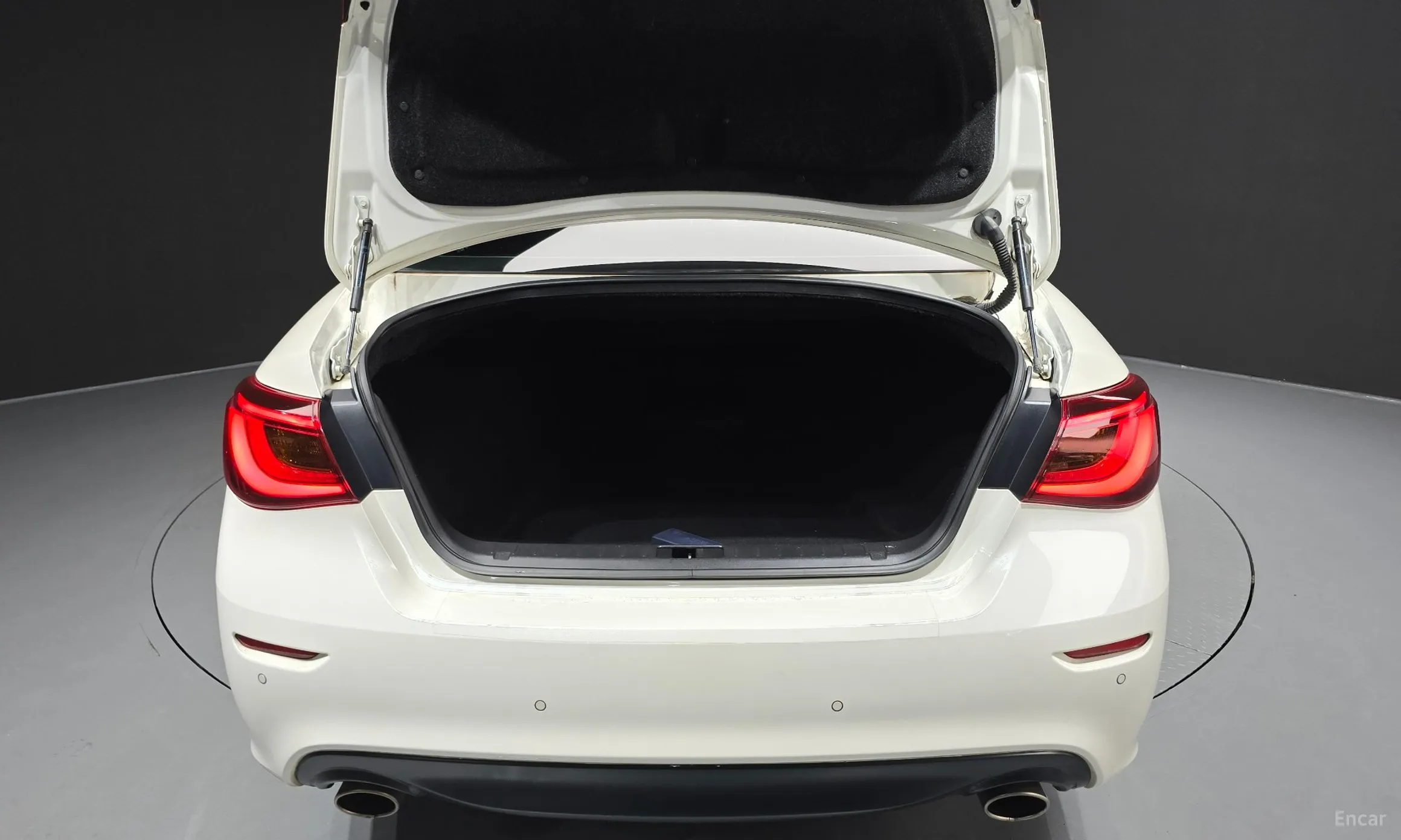 Infiniti Q70 превью 20