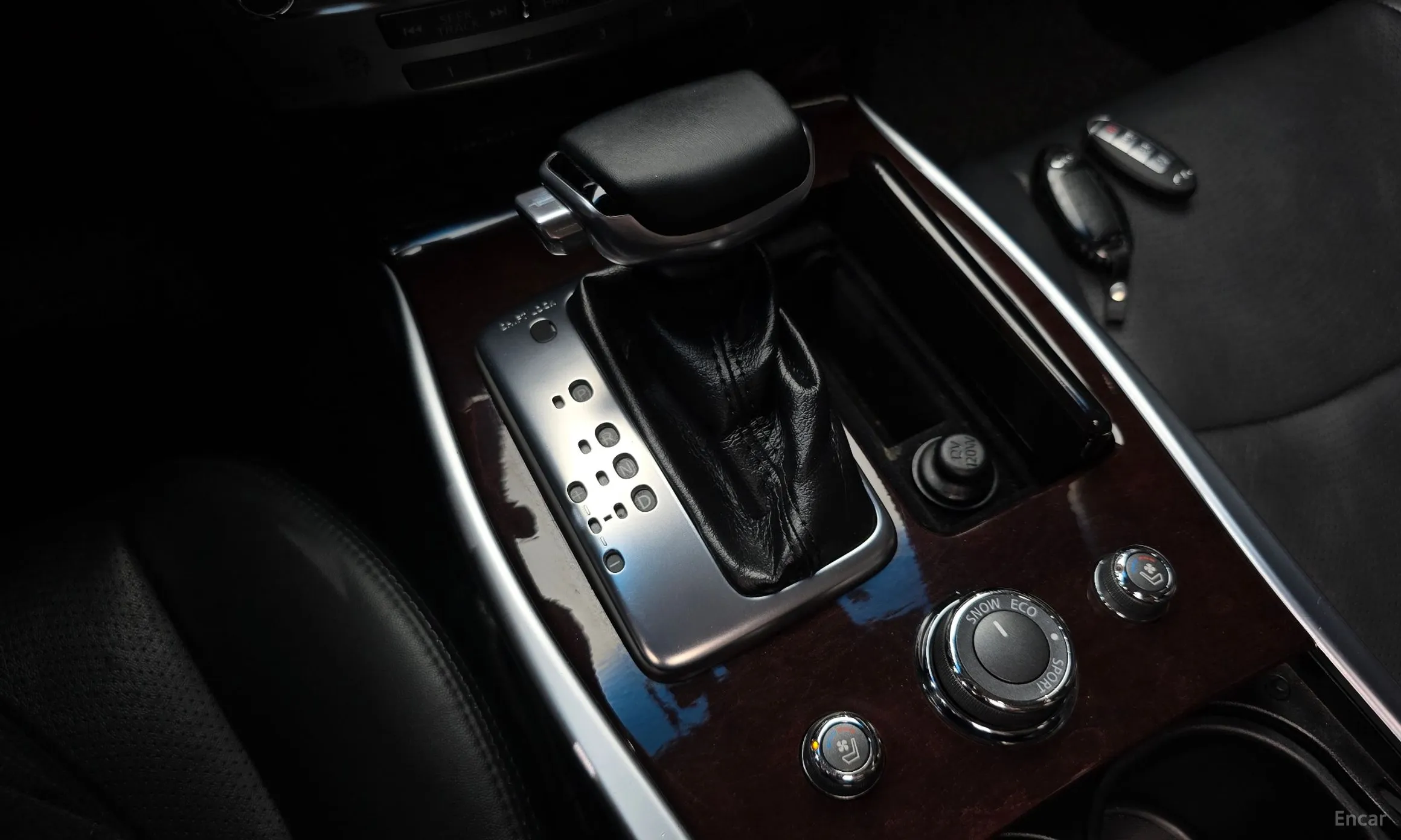 Infiniti Q70 превью 9