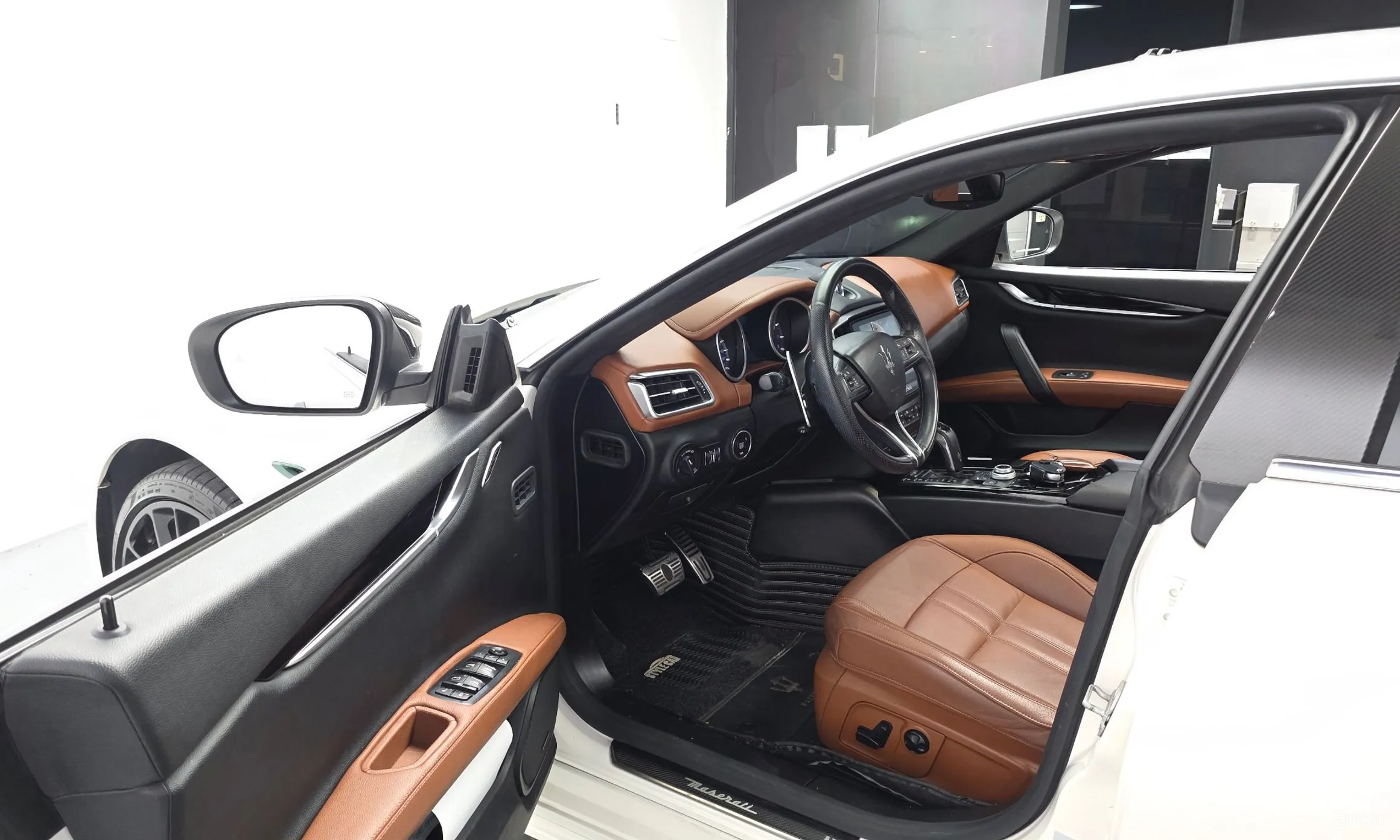 Maserati Ghibli превью 10
