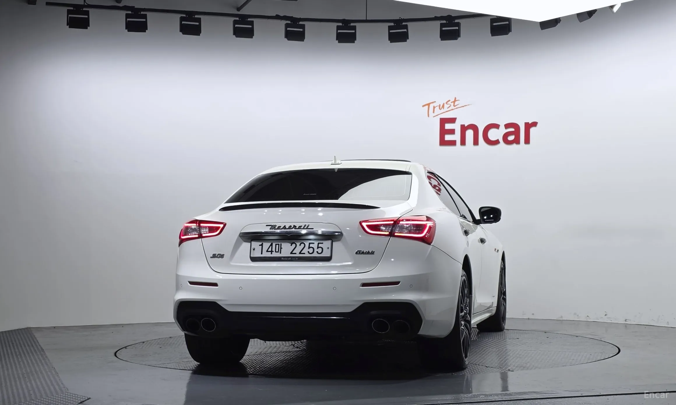 Maserati Ghibli превью 4