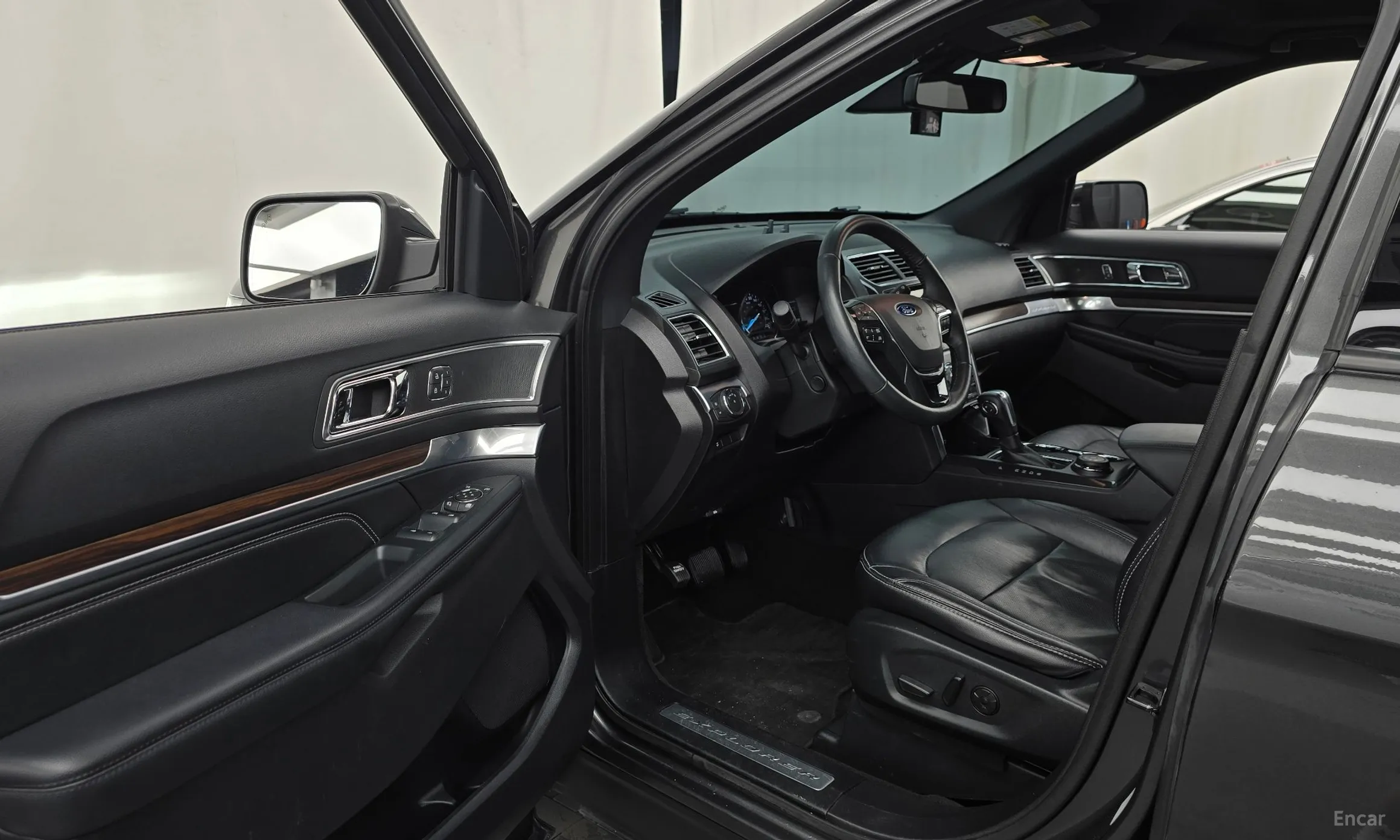 Ford Explorer превью 10