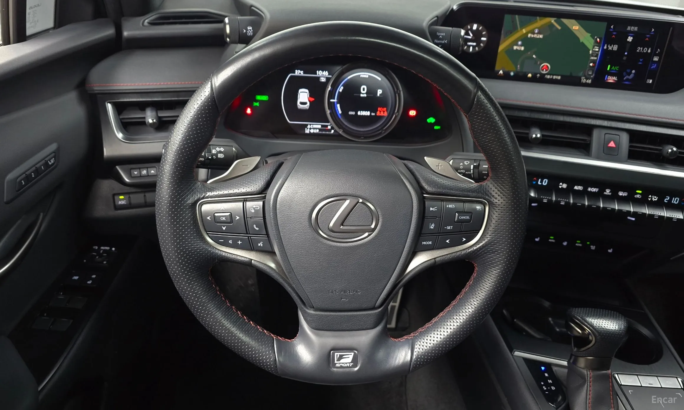 Lexus UX250h превью 12