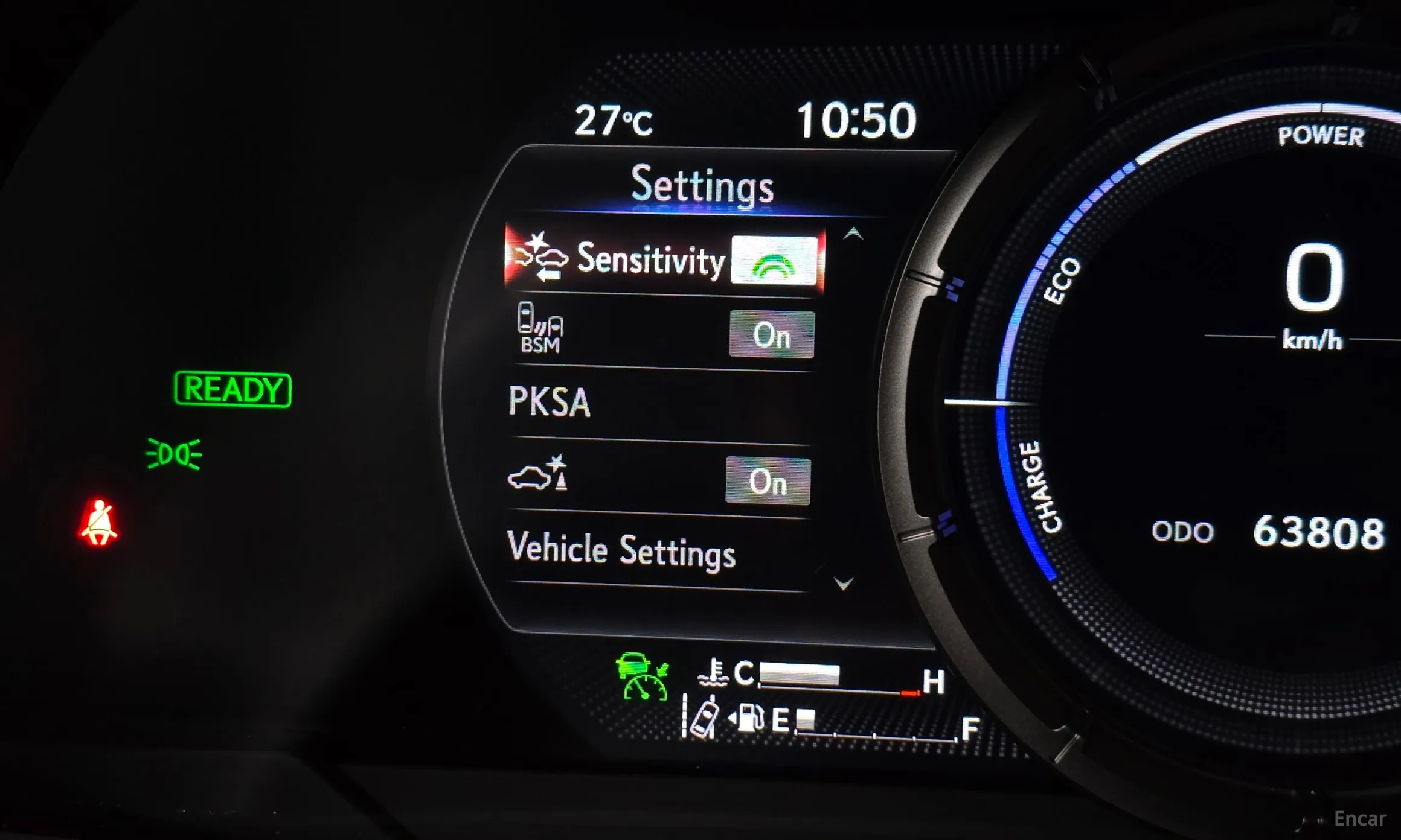 Lexus UX250h превью 15