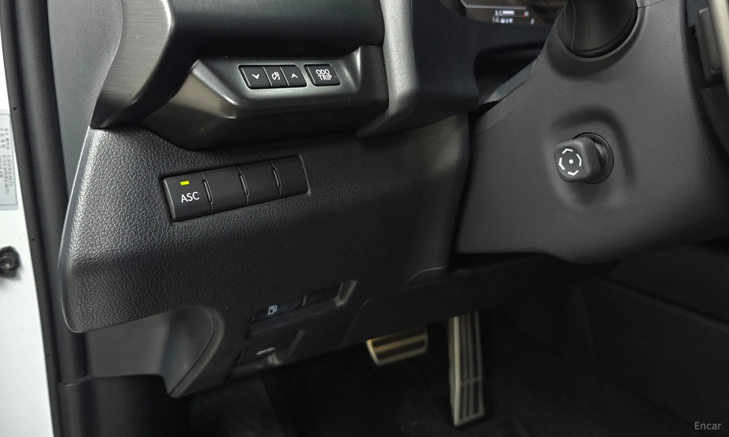 Lexus UX250h превью 18