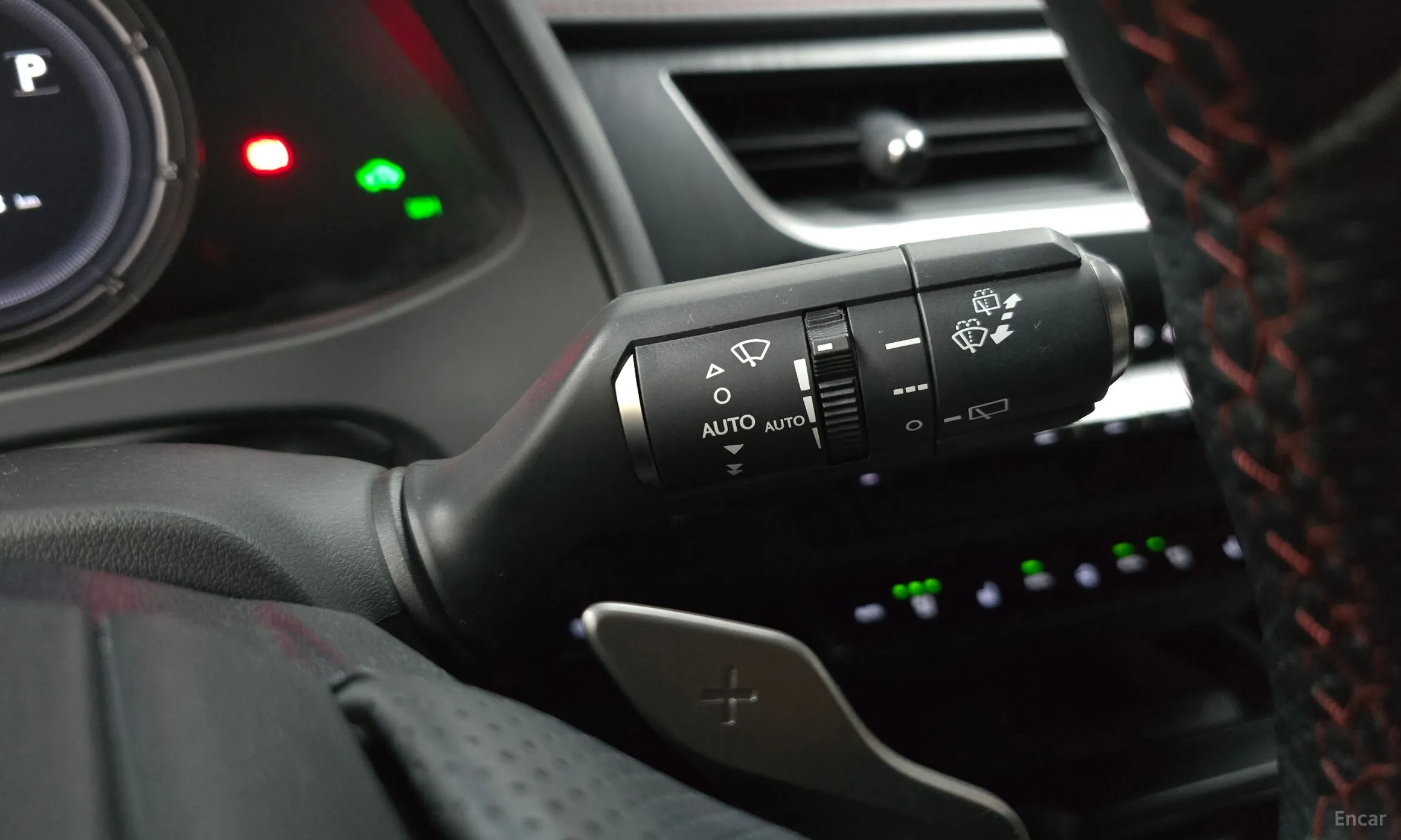 Lexus UX250h превью 19