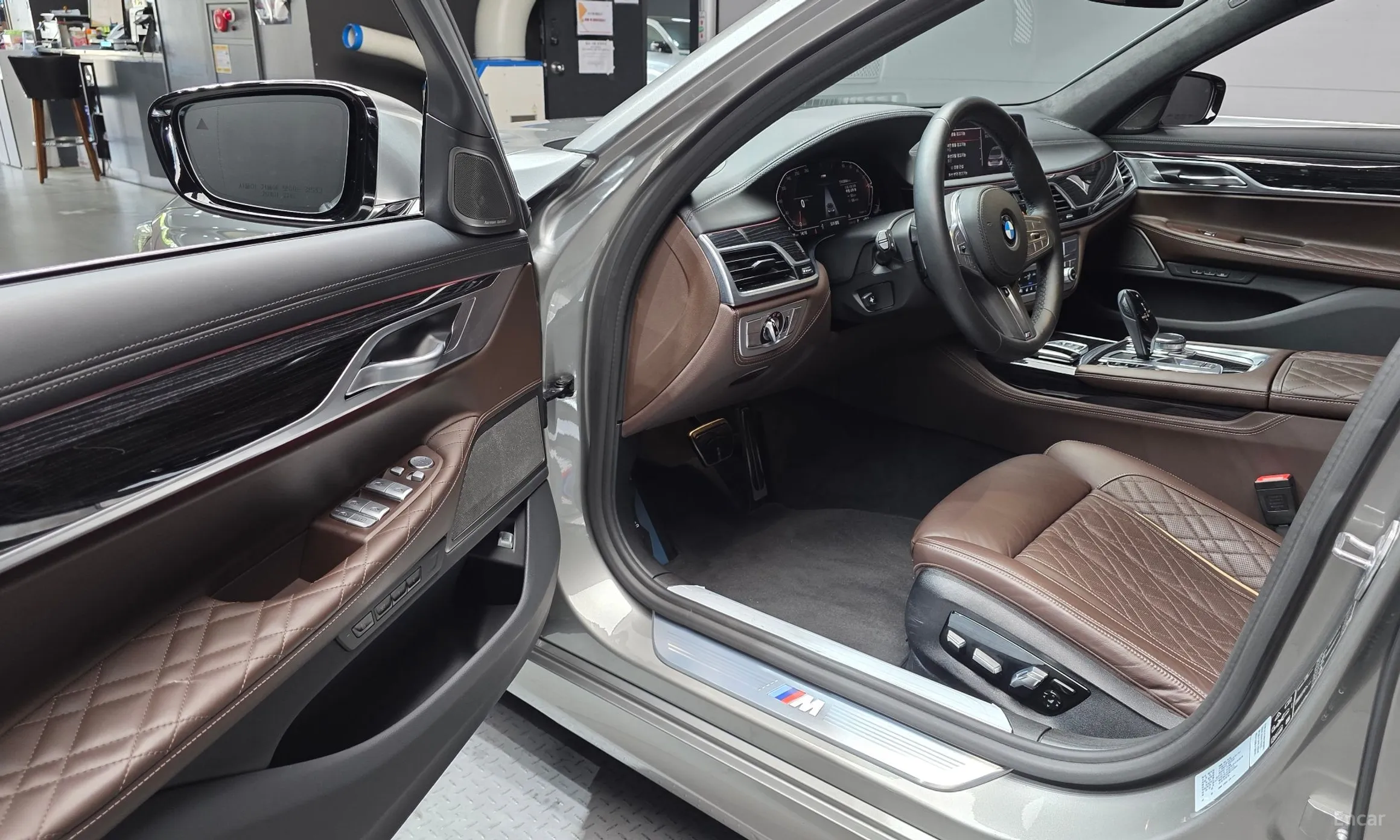 BMW 7 Series (G11) превью 10