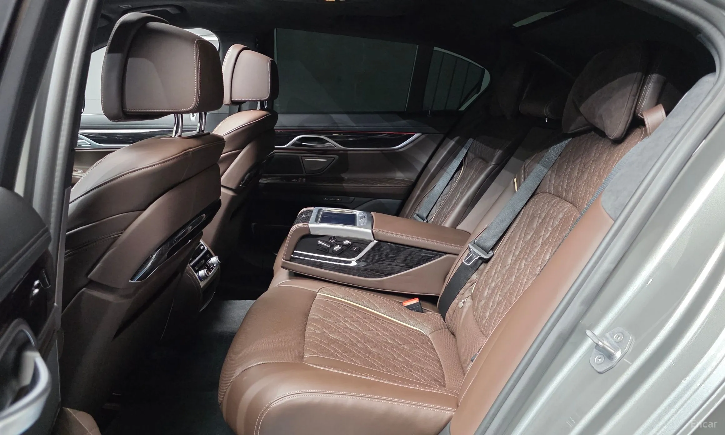 BMW 7 Series (G11) превью 12