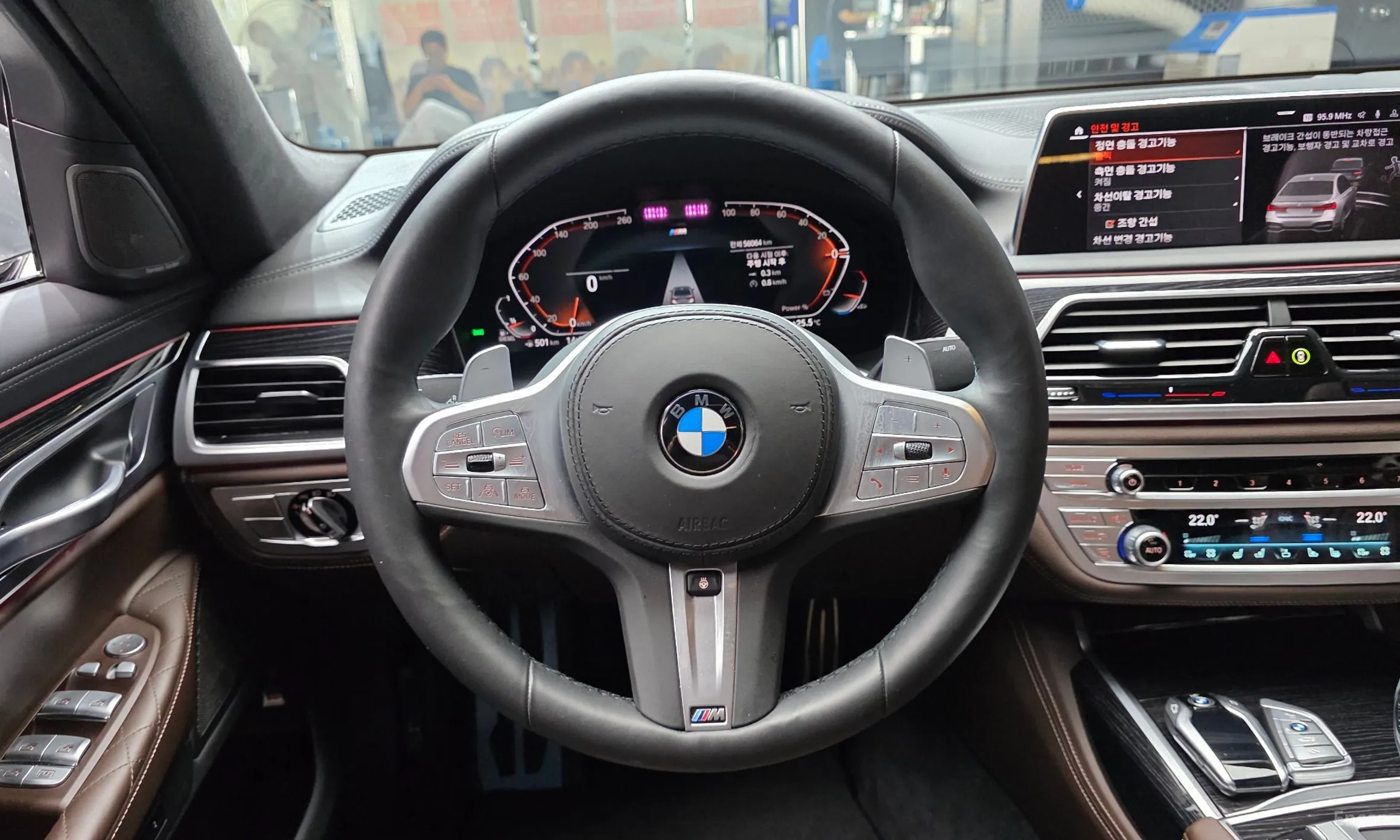 BMW 7 Series (G11) превью 13