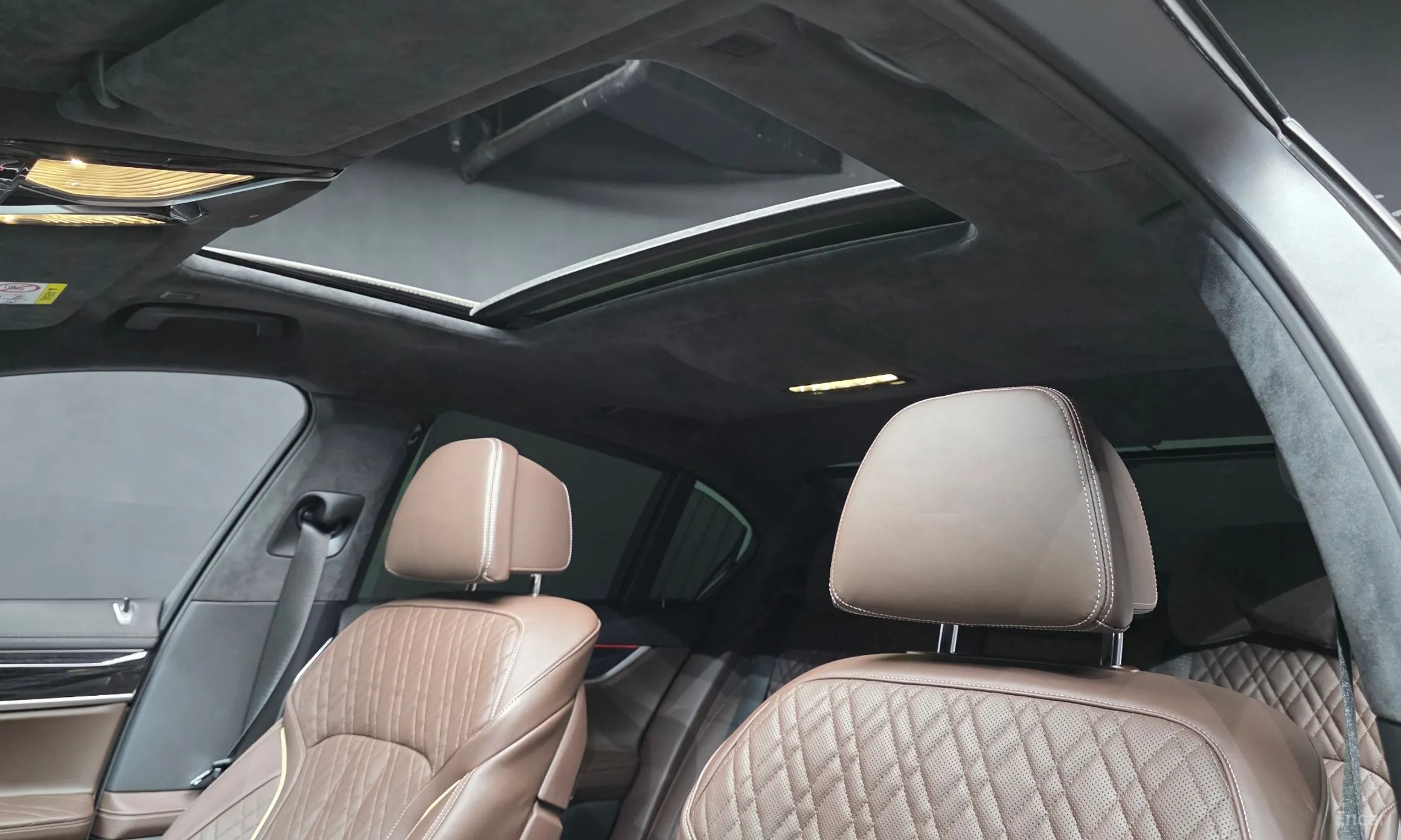 BMW 7 Series (G11) превью 18