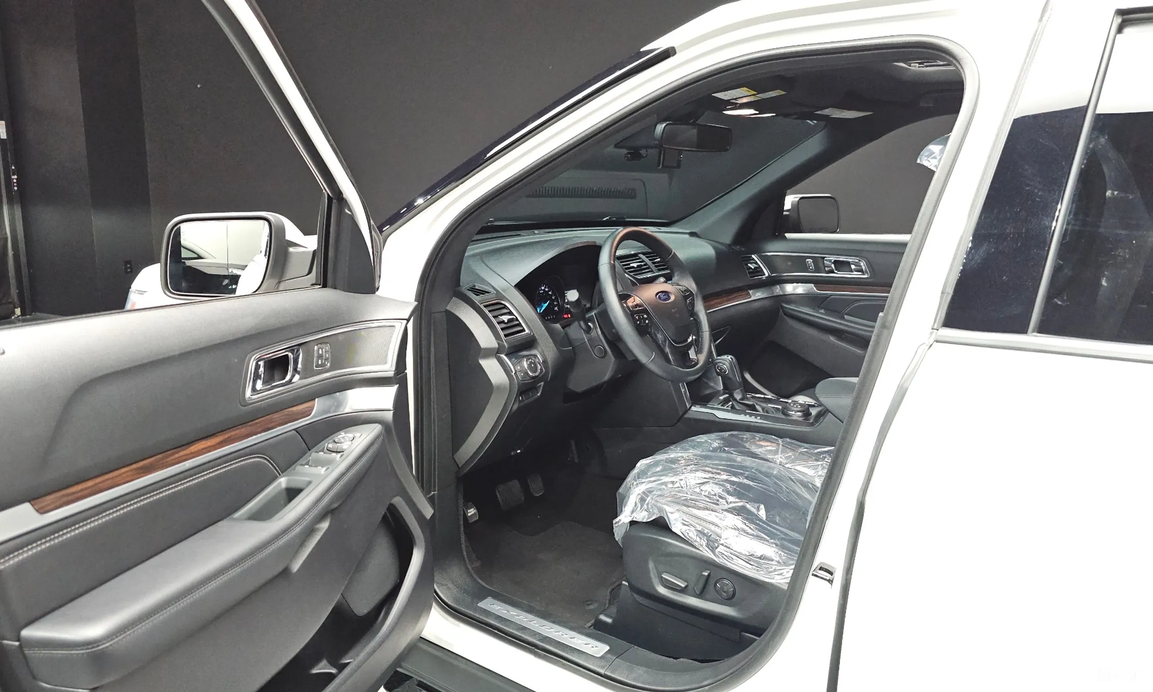 Ford Explorer превью 10