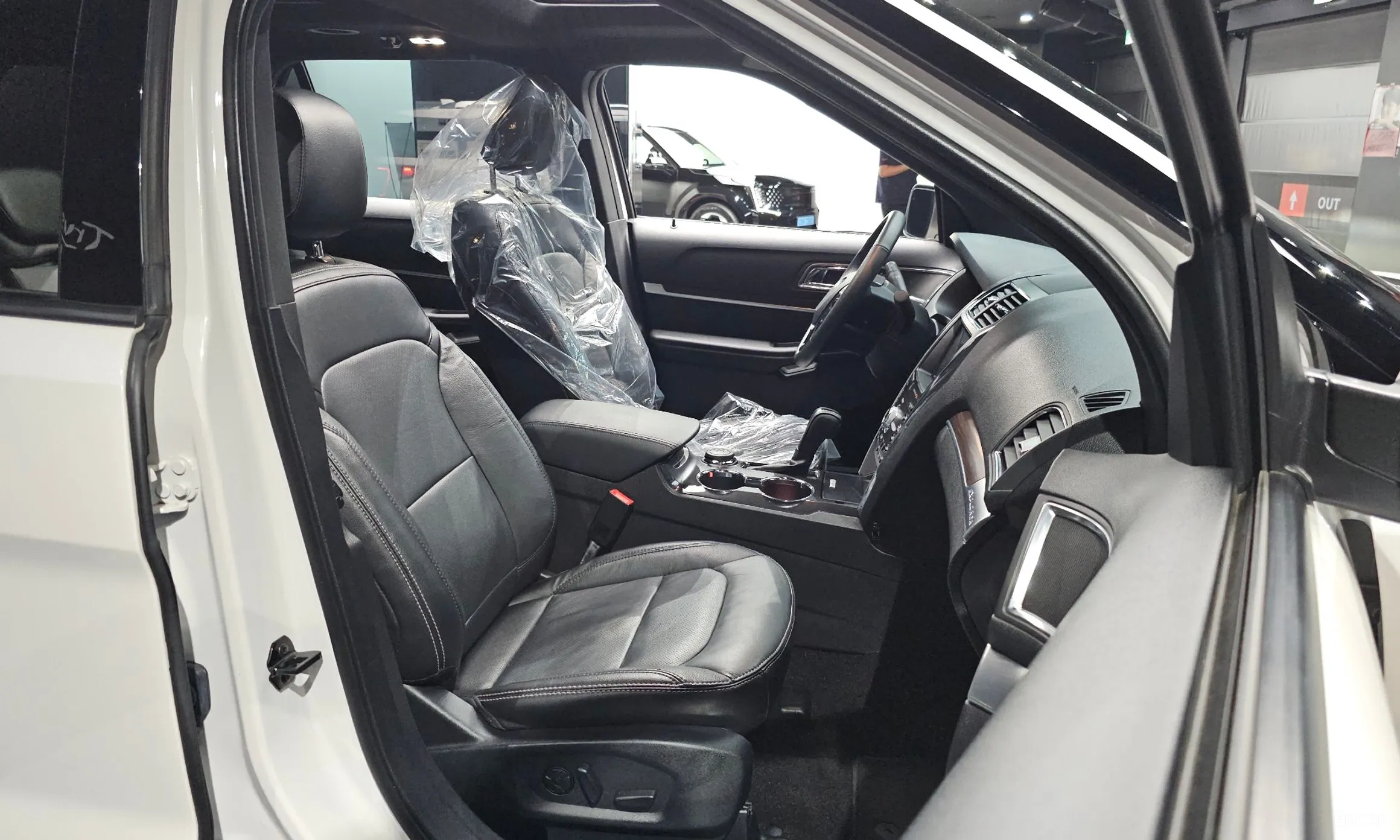 Ford Explorer превью 12