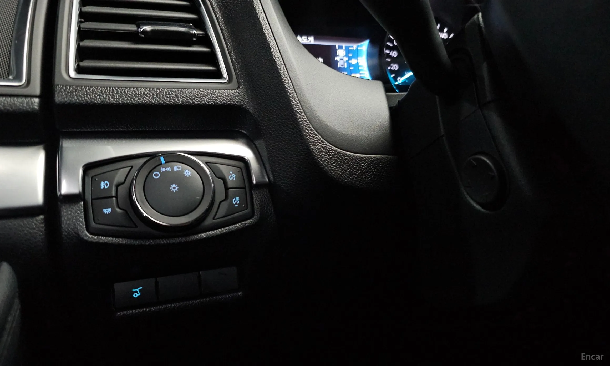 Ford Explorer превью 19