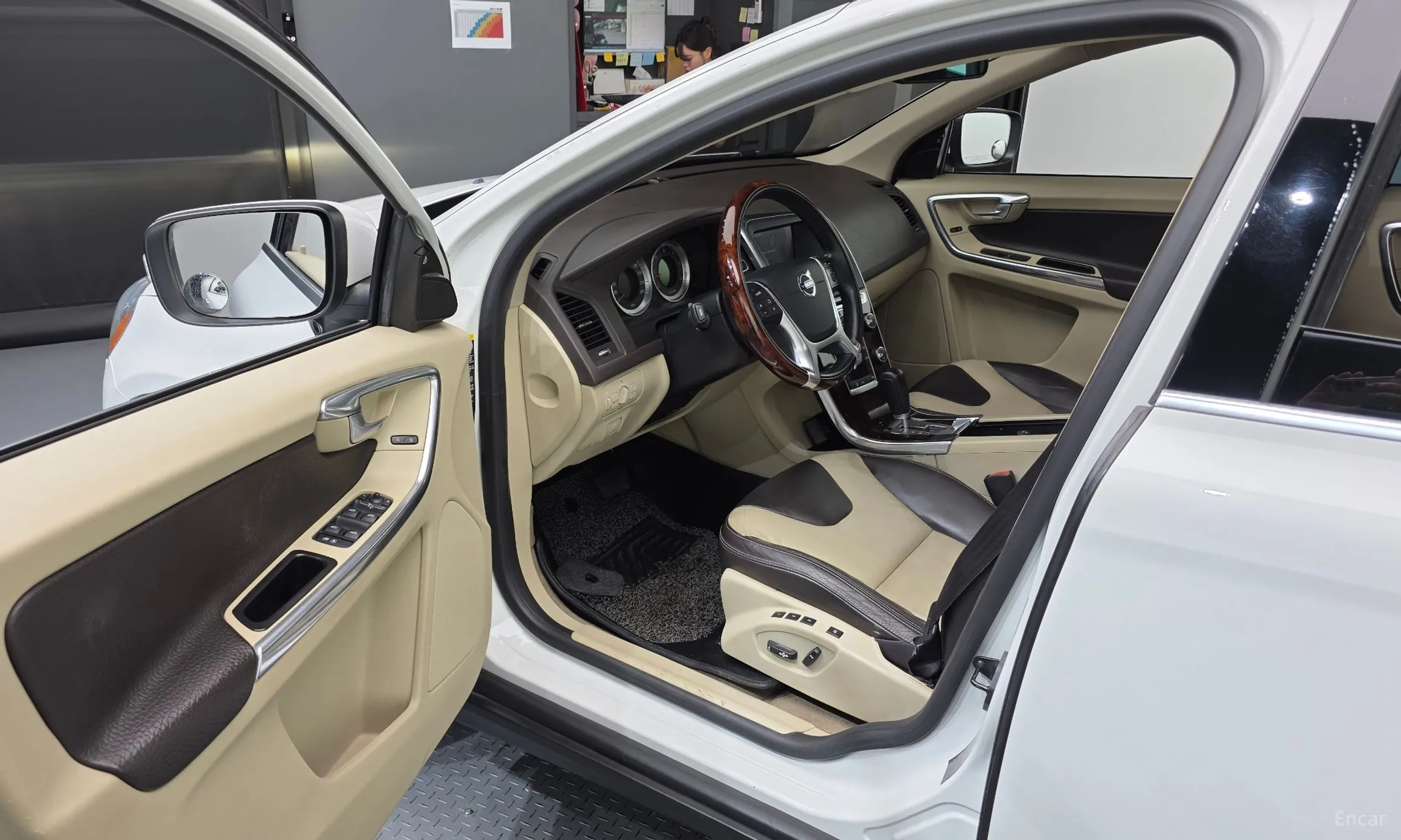 Volvo XC60 превью 10