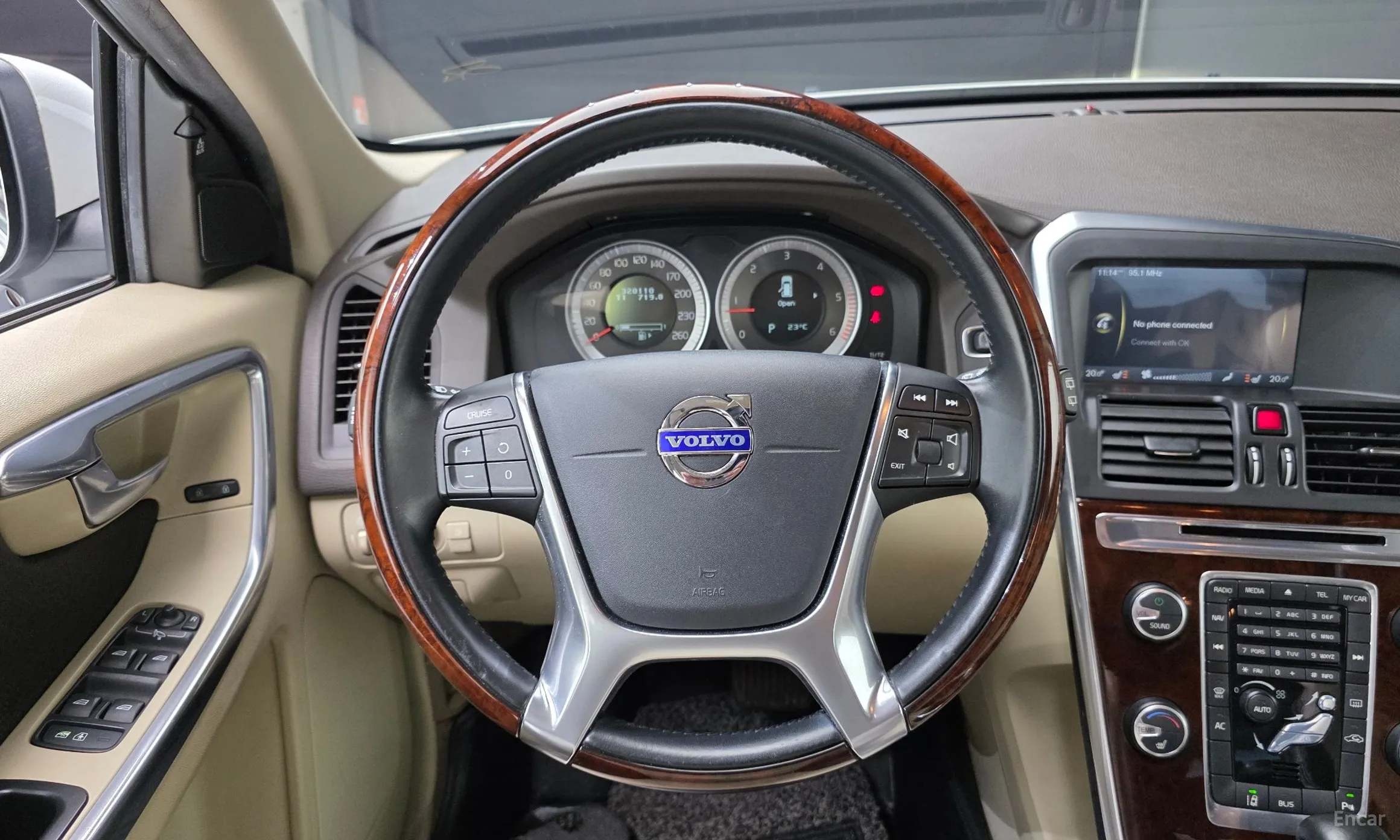 Volvo XC60 превью 13