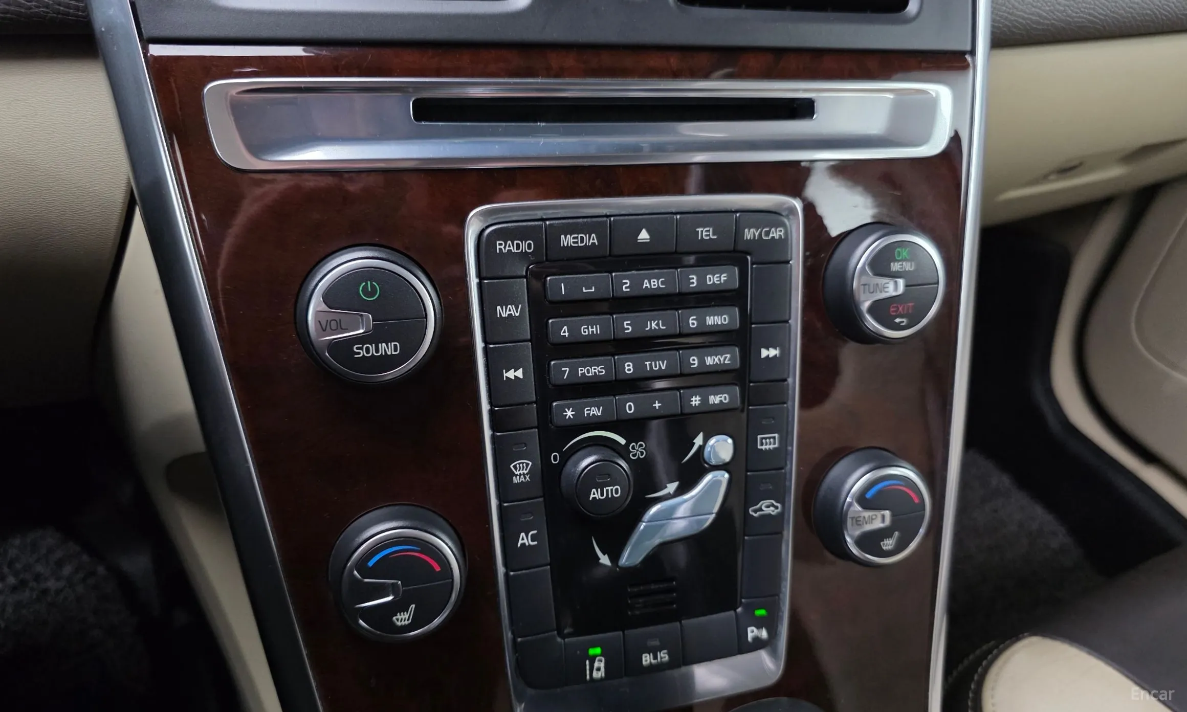 Volvo XC60 превью 17