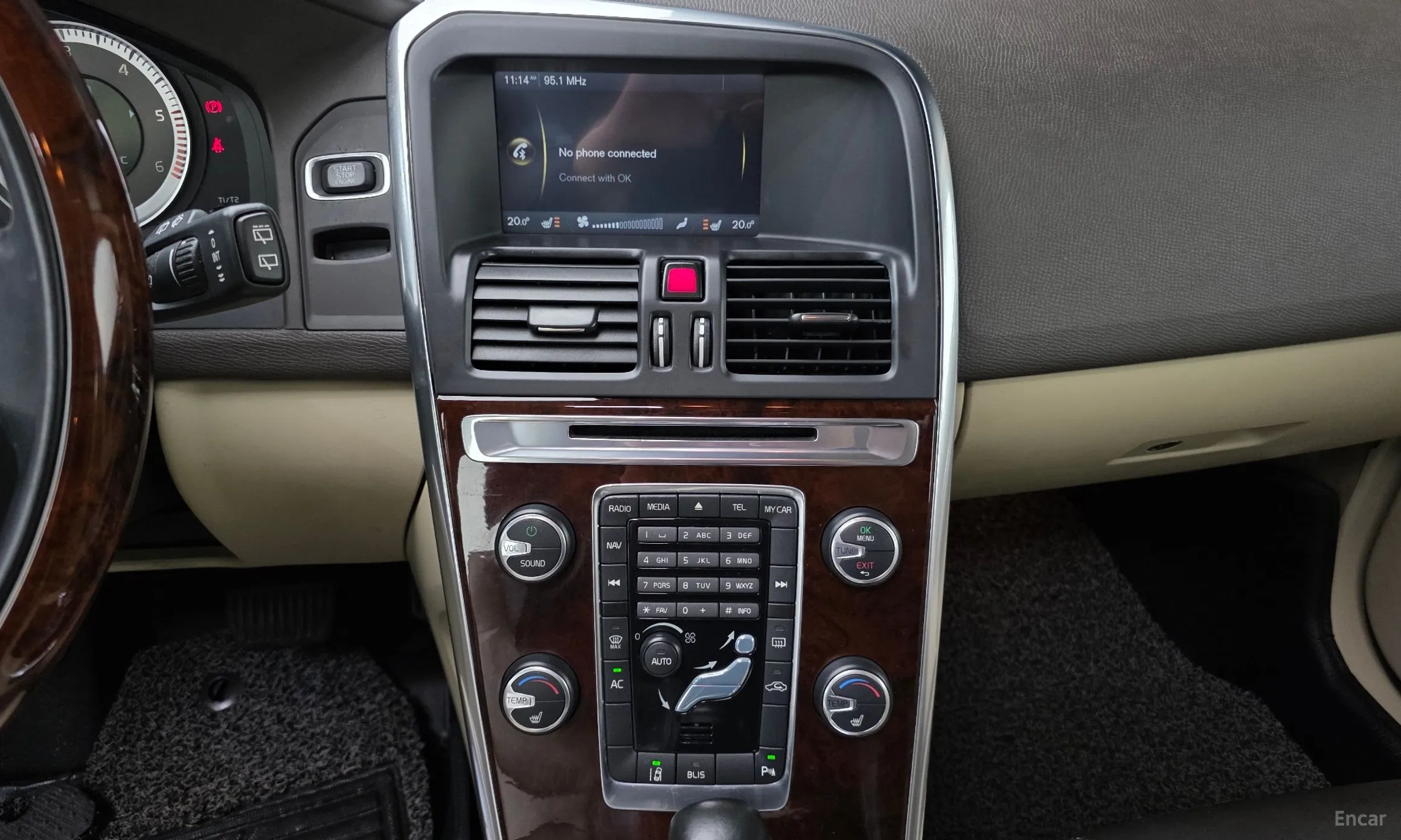 Volvo XC60 превью 18