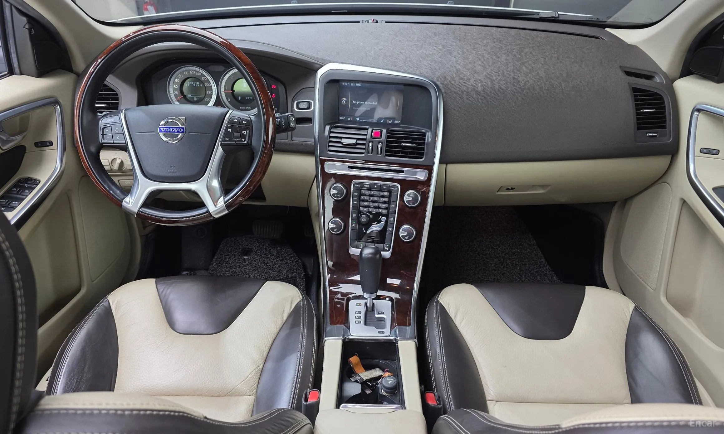 Volvo XC60 превью 7