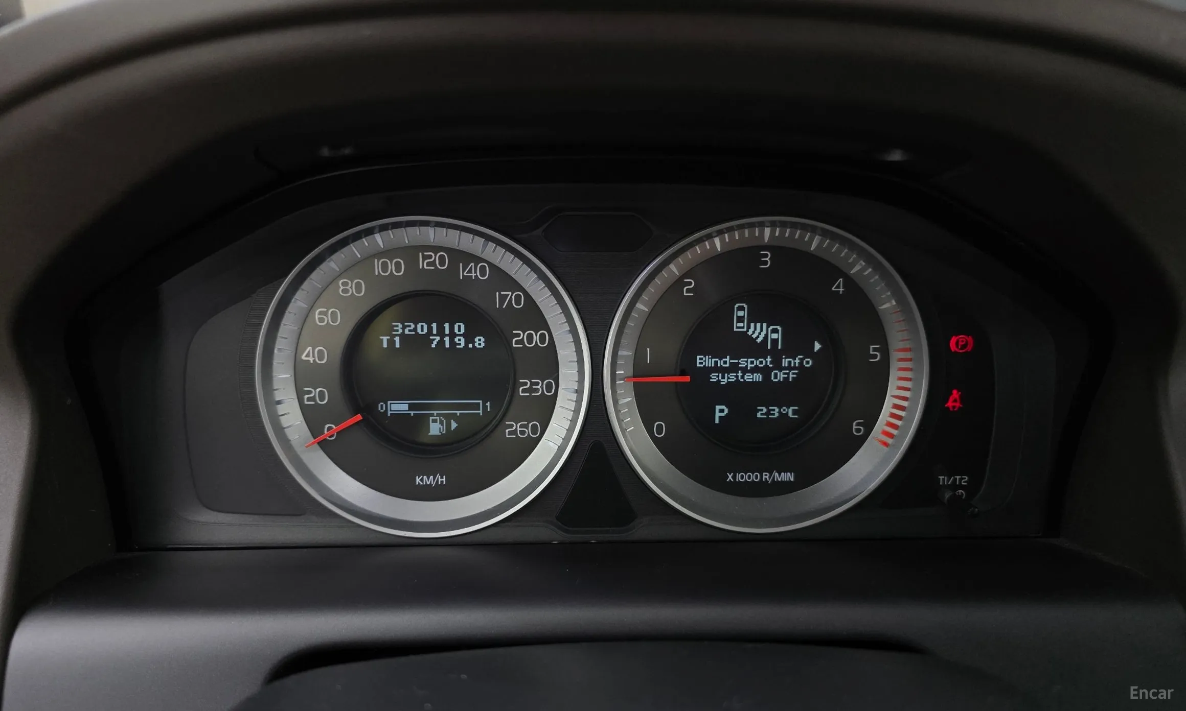 Volvo XC60 превью 8