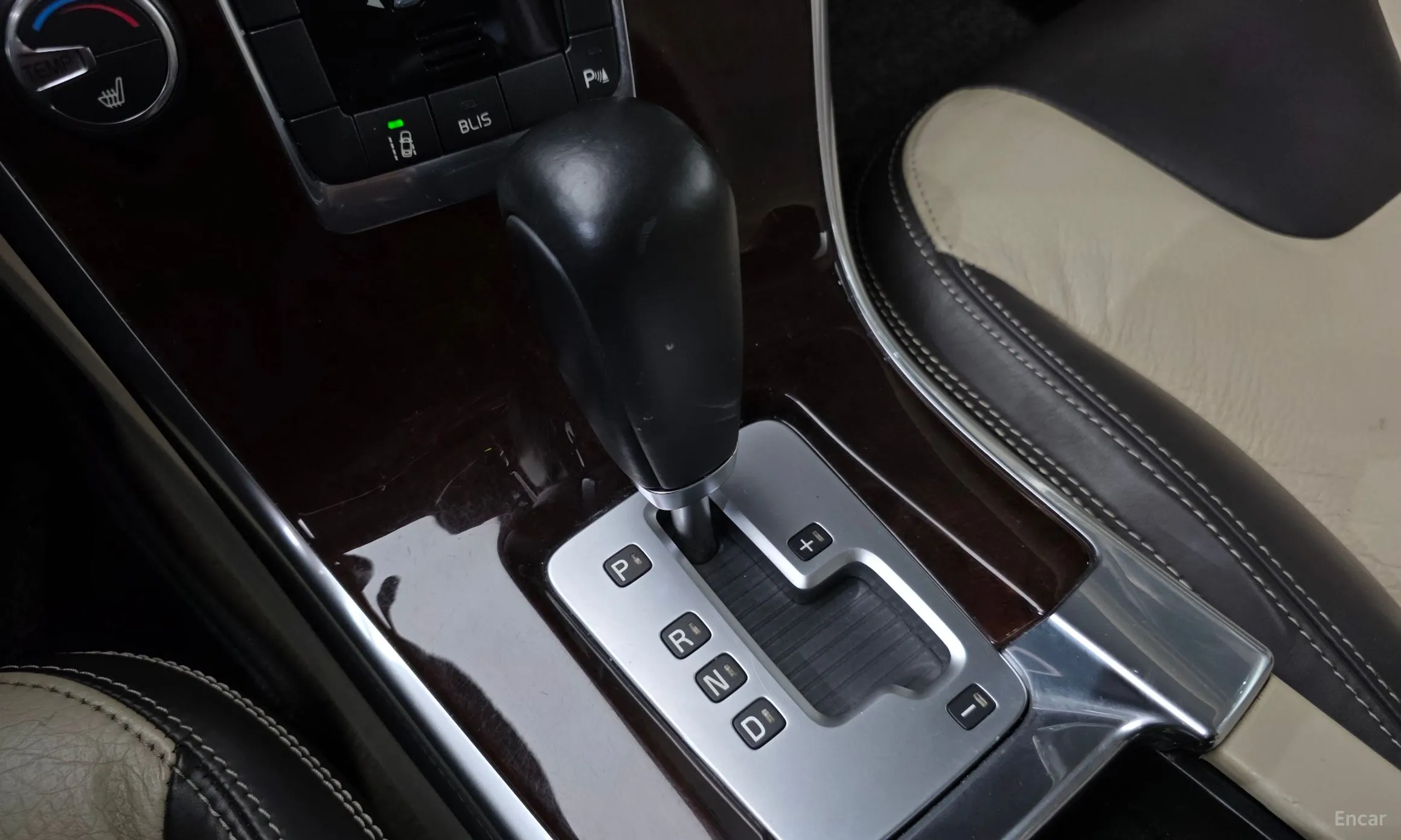 Volvo XC60 превью 9