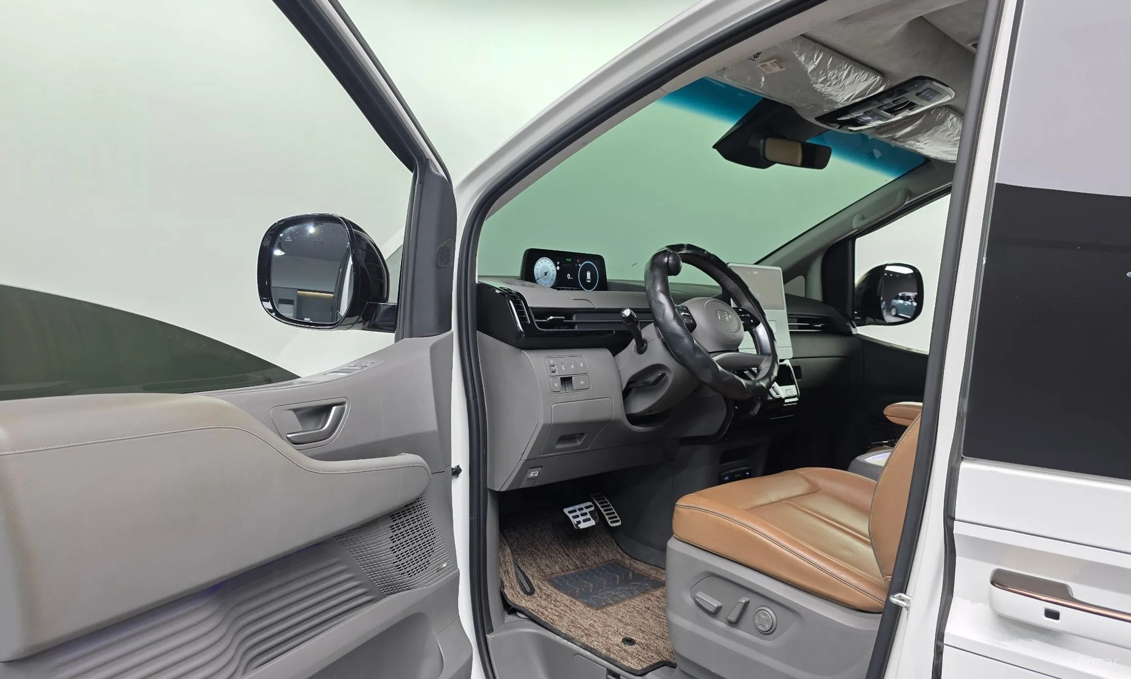 Hyundai Staria превью 10