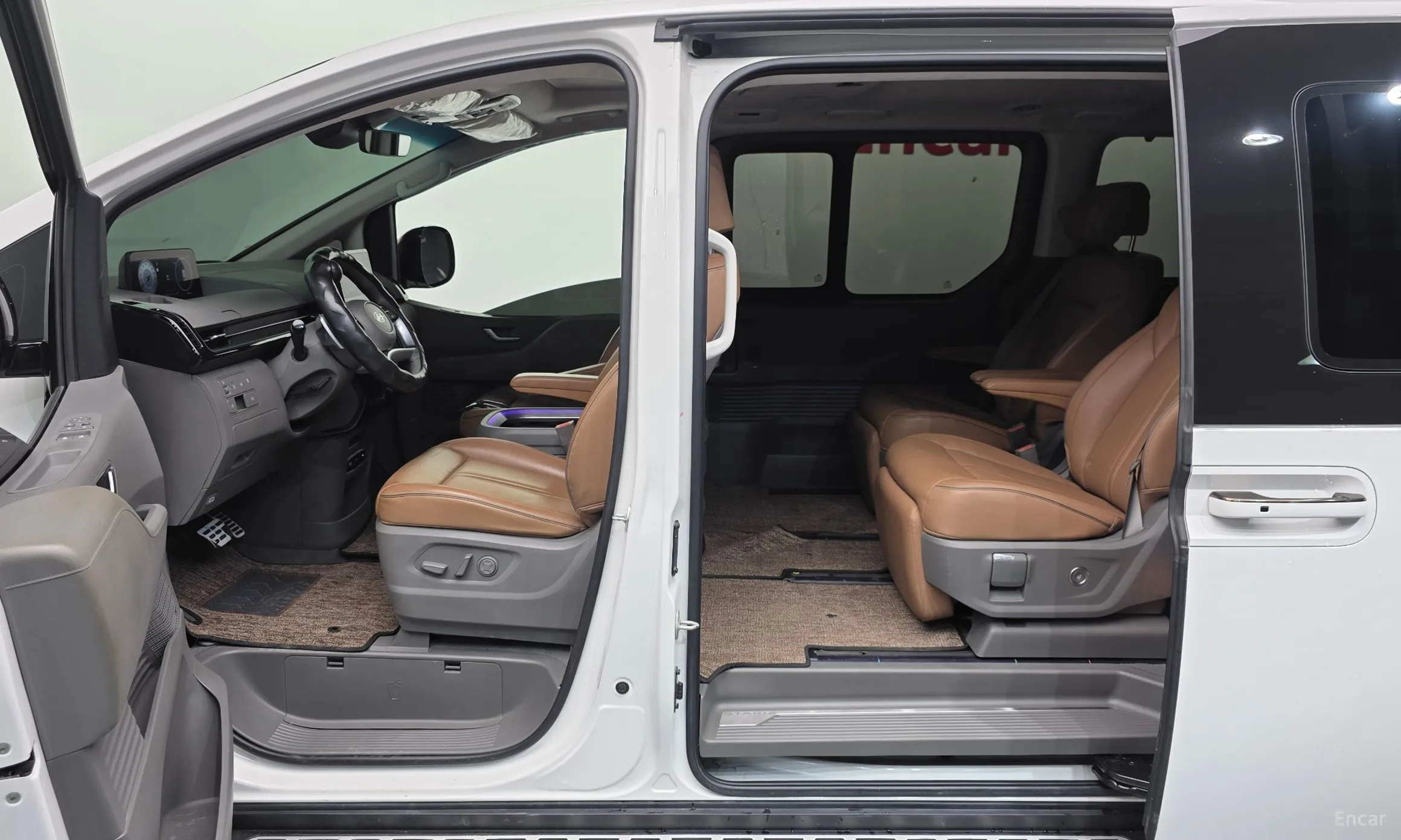 Hyundai Staria превью 16