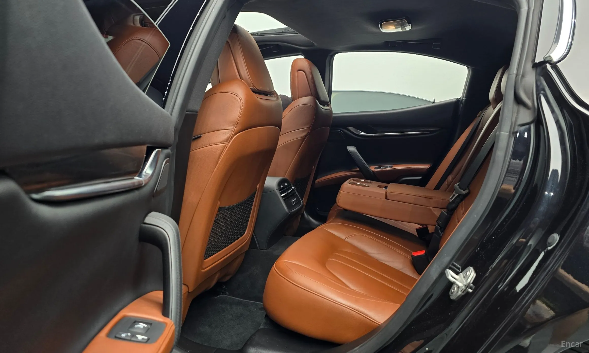 Maserati Ghibli превью 12