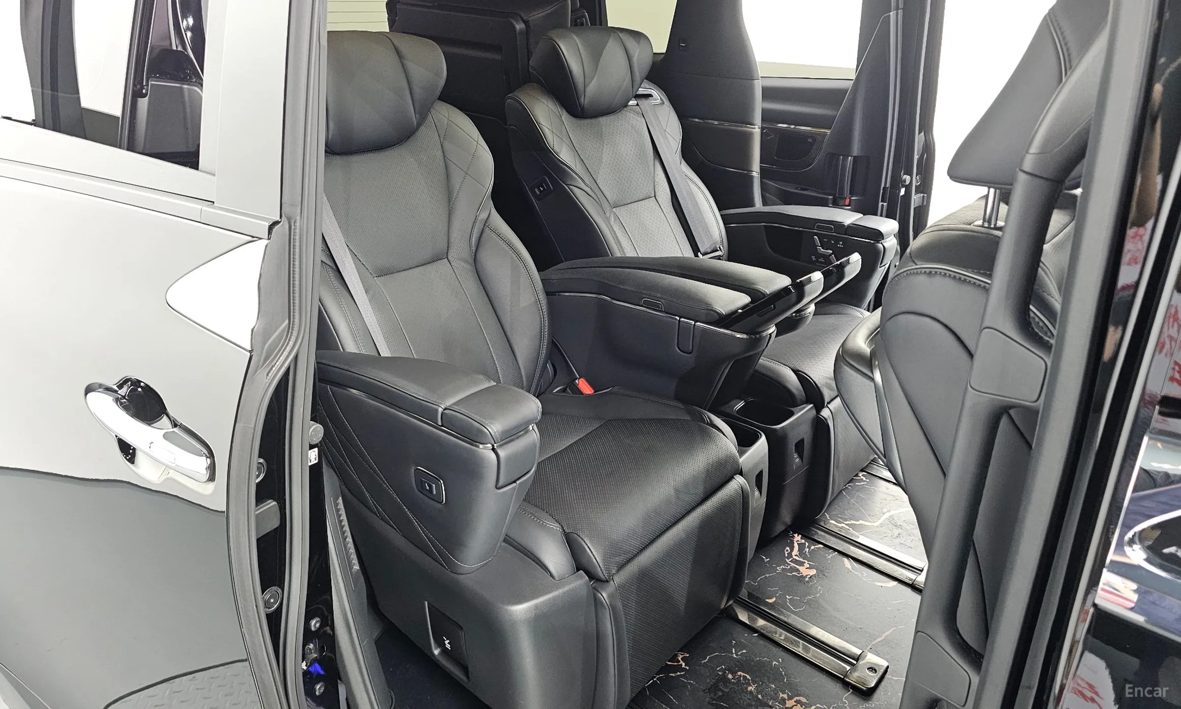 Toyota Alphard 4th Generation превью 11