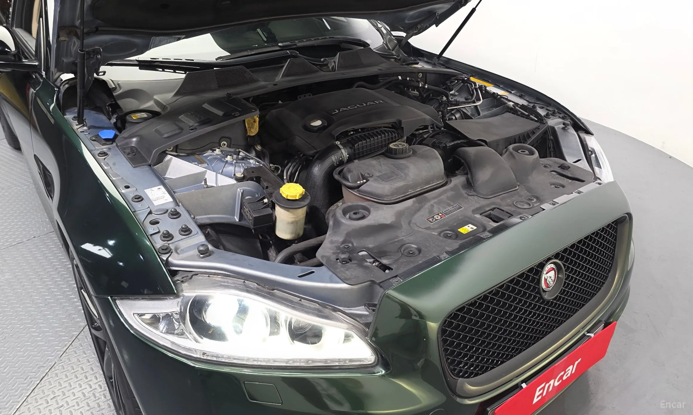 Jaguar All New XJ превью 6
