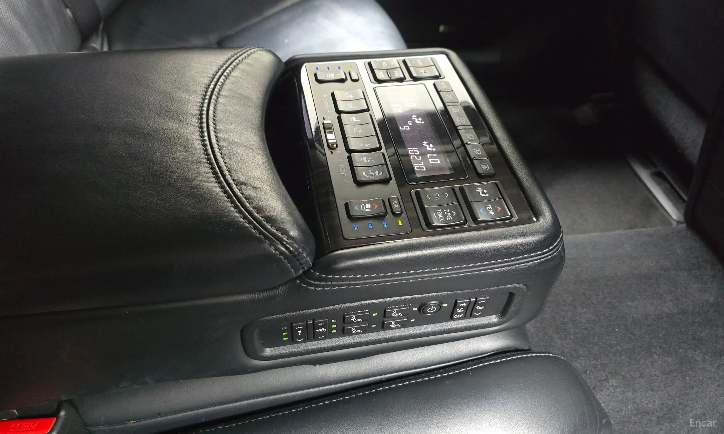 Lexus LS600hL превью 19